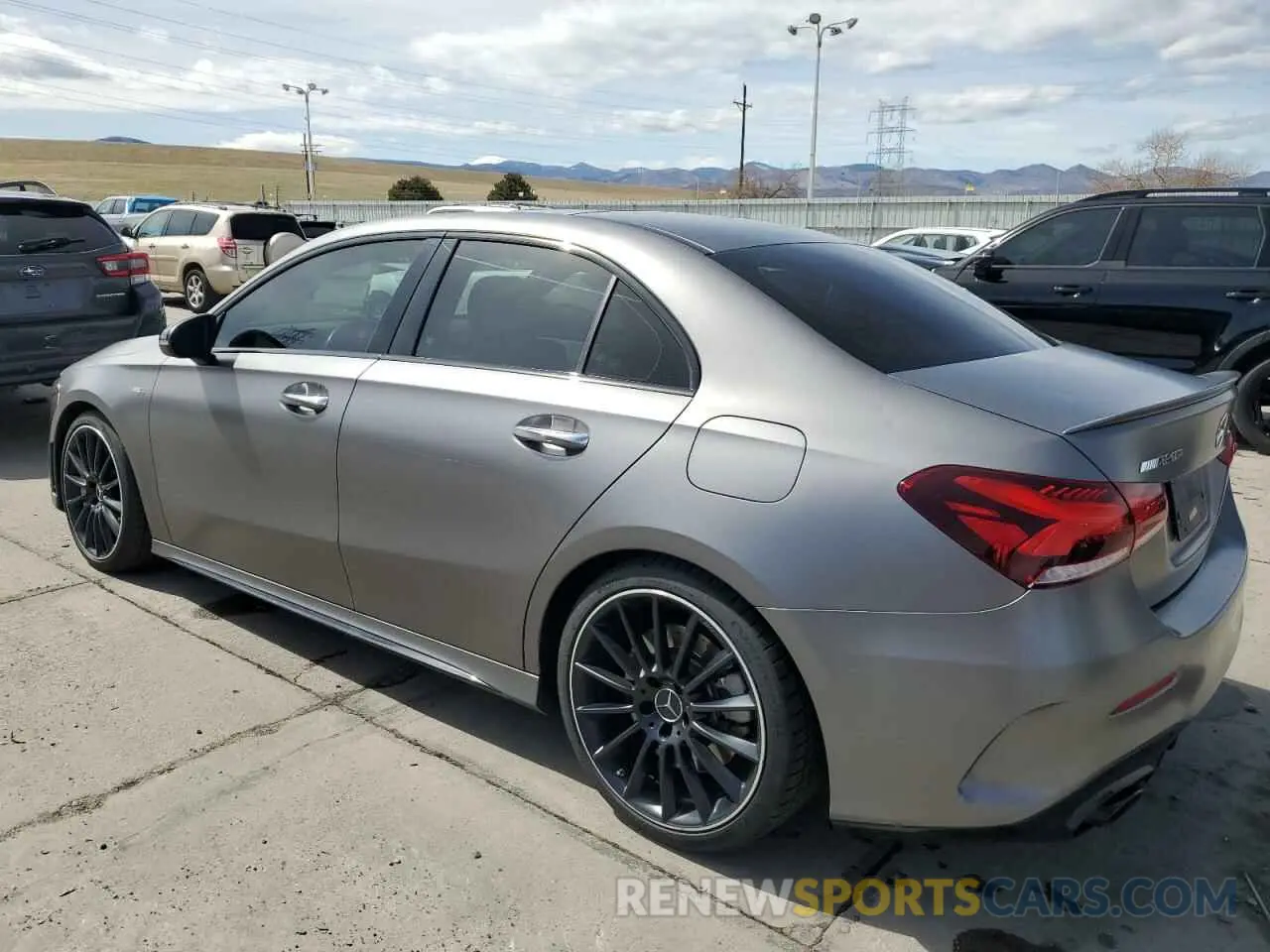 2 fotografías del automóvil dañado W1K3G5BB1LJ233443 MERCEDES-BENZ A-CLASS 2020