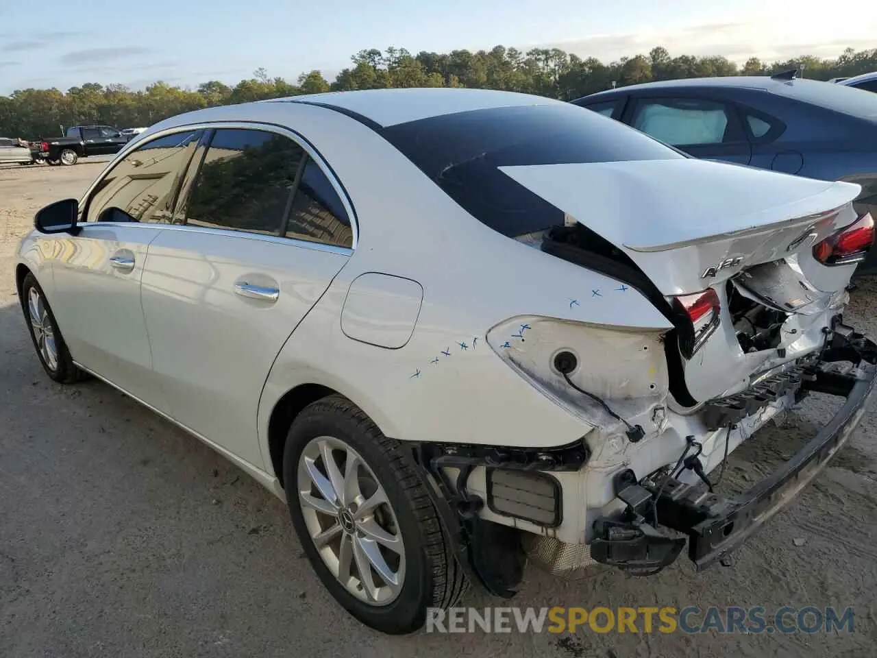 2 fotografías del automóvil dañado WDD3G4EB0LW039561 MERCEDES-BENZ A-CLASS 2020