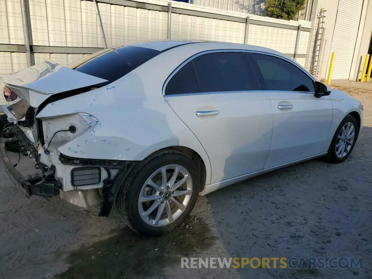 3 fotografías del automóvil dañado WDD3G4EB0LW039561 MERCEDES-BENZ A-CLASS 2020