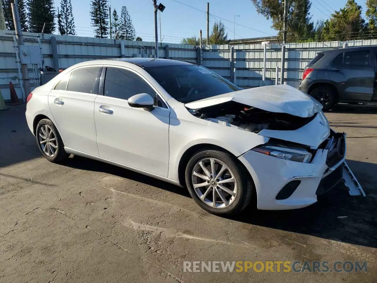 4 fotografías del automóvil dañado WDD3G4EB1LW038757 MERCEDES-BENZ A-CLASS 2020