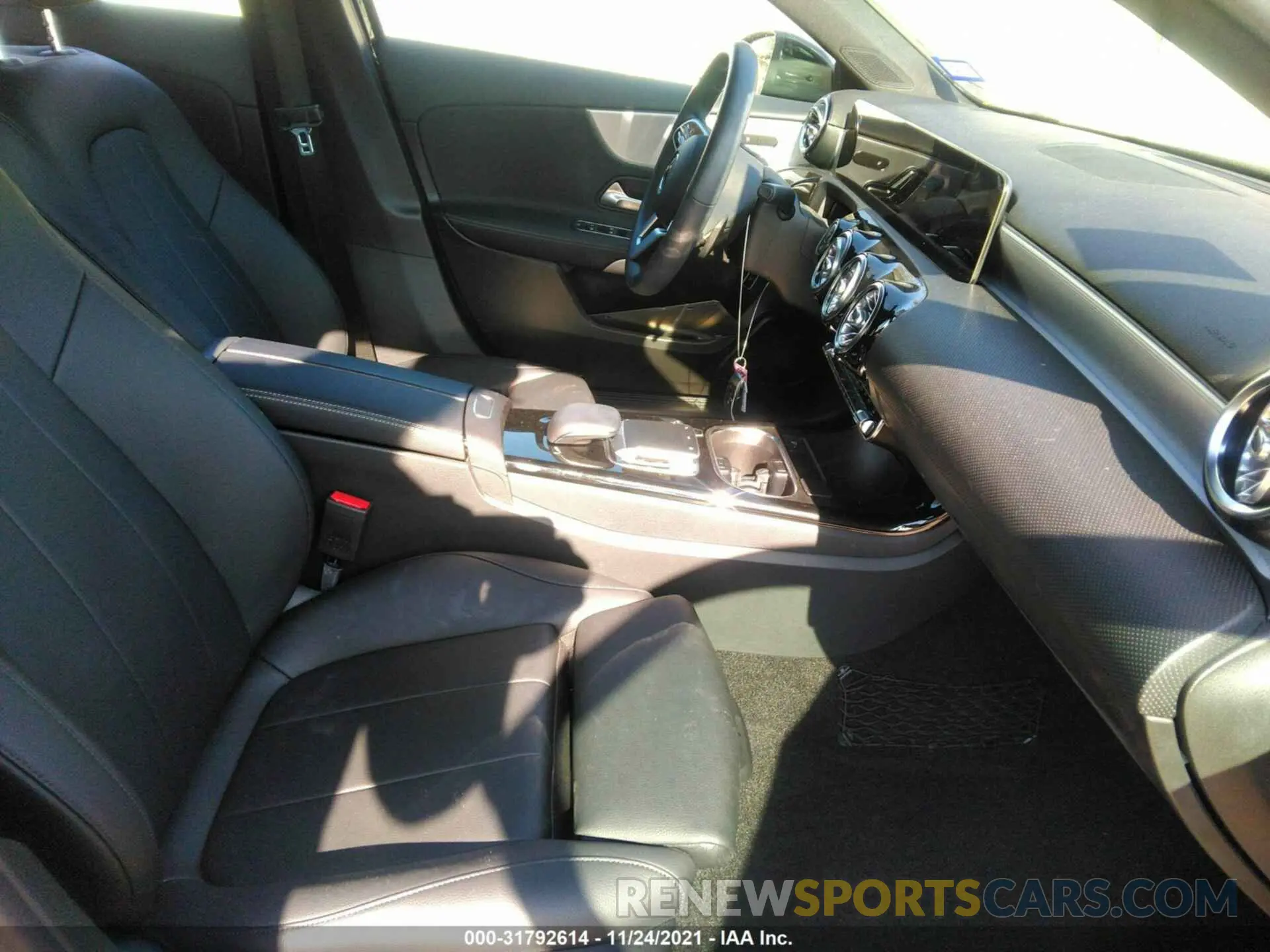 5 fotografías del automóvil dañado WDD3G4EB2LW040601 MERCEDES-BENZ A-CLASS 2020