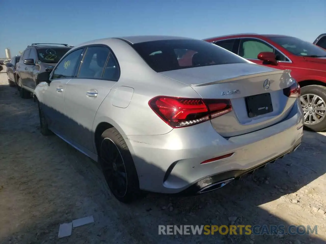 3 fotografías del automóvil dañado W1K3G4EB8MJ284610 MERCEDES-BENZ A-CLASS 2021