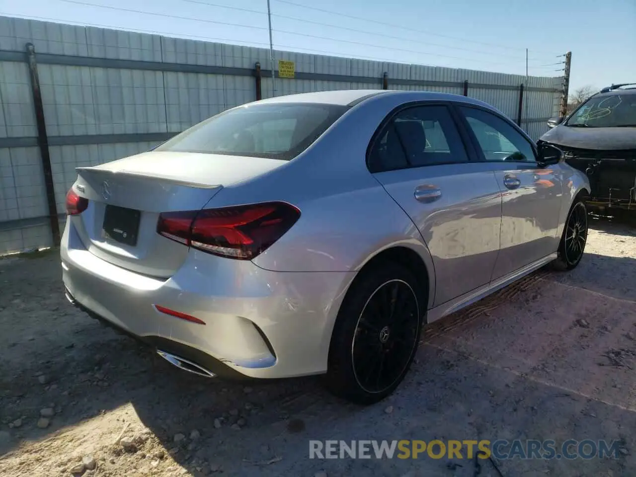 4 fotografías del automóvil dañado W1K3G4EB8MJ284610 MERCEDES-BENZ A-CLASS 2021
