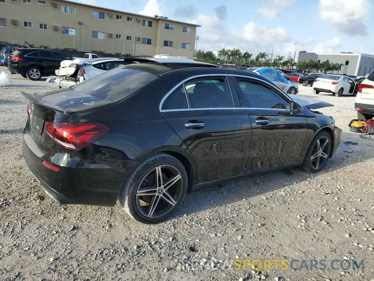 3 fotografías del automóvil dañado W1K3G4EB4NJ328653 MERCEDES-BENZ A-CLASS 2022