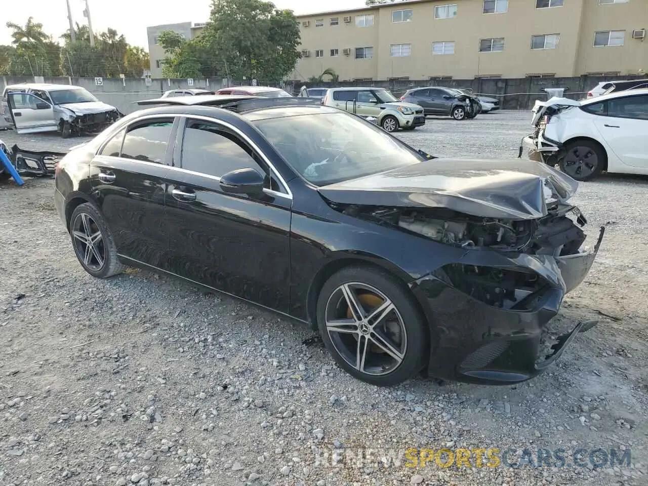 4 fotografías del automóvil dañado W1K3G4EB4NJ328653 MERCEDES-BENZ A-CLASS 2022