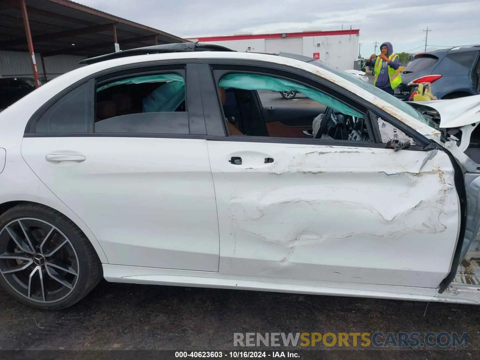 14 fotografías del automóvil dañado 55SWF6EB5KU284539 MERCEDES-BENZ AMG C 43 2019