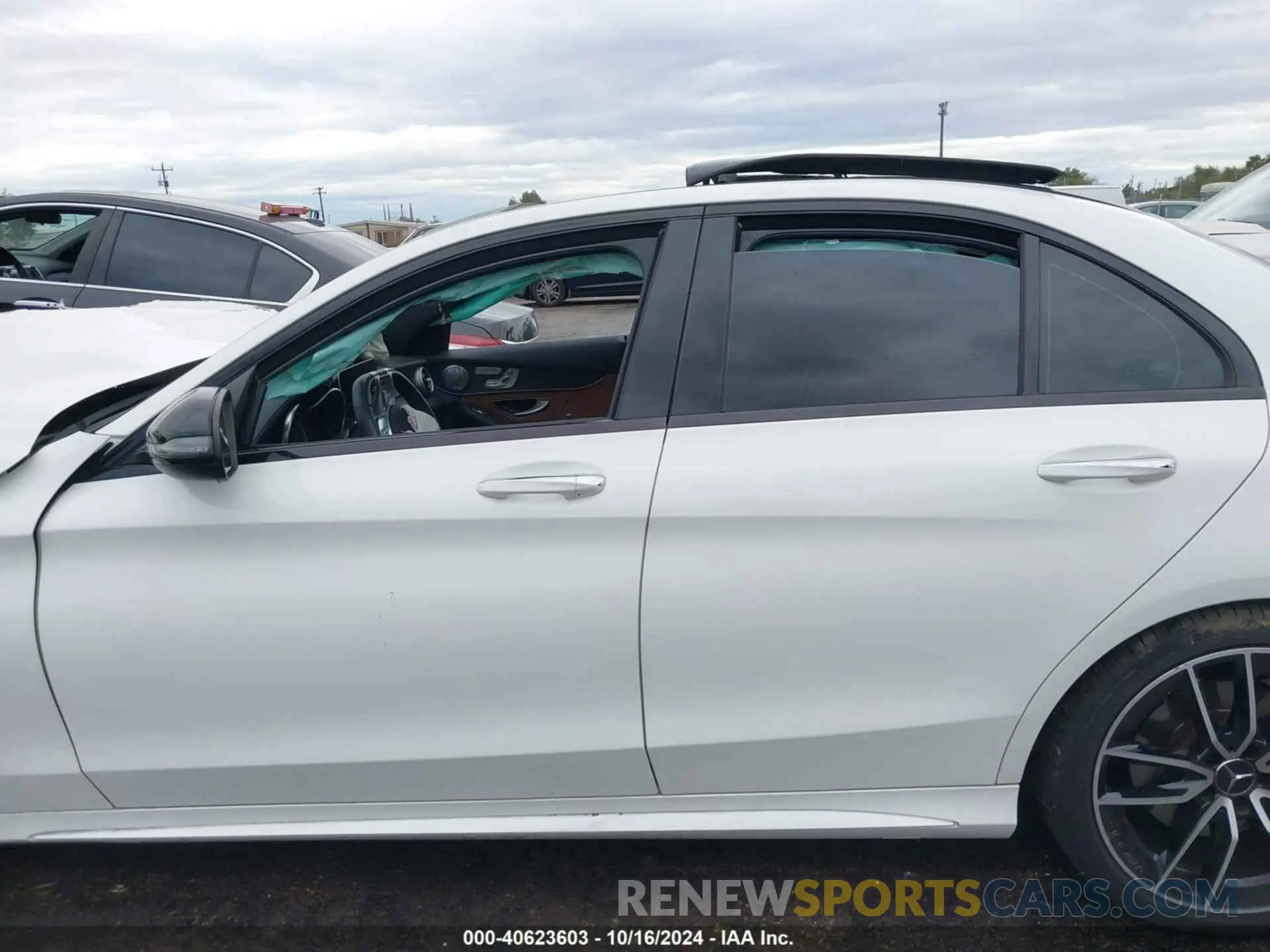 15 fotografías del automóvil dañado 55SWF6EB5KU284539 MERCEDES-BENZ AMG C 43 2019