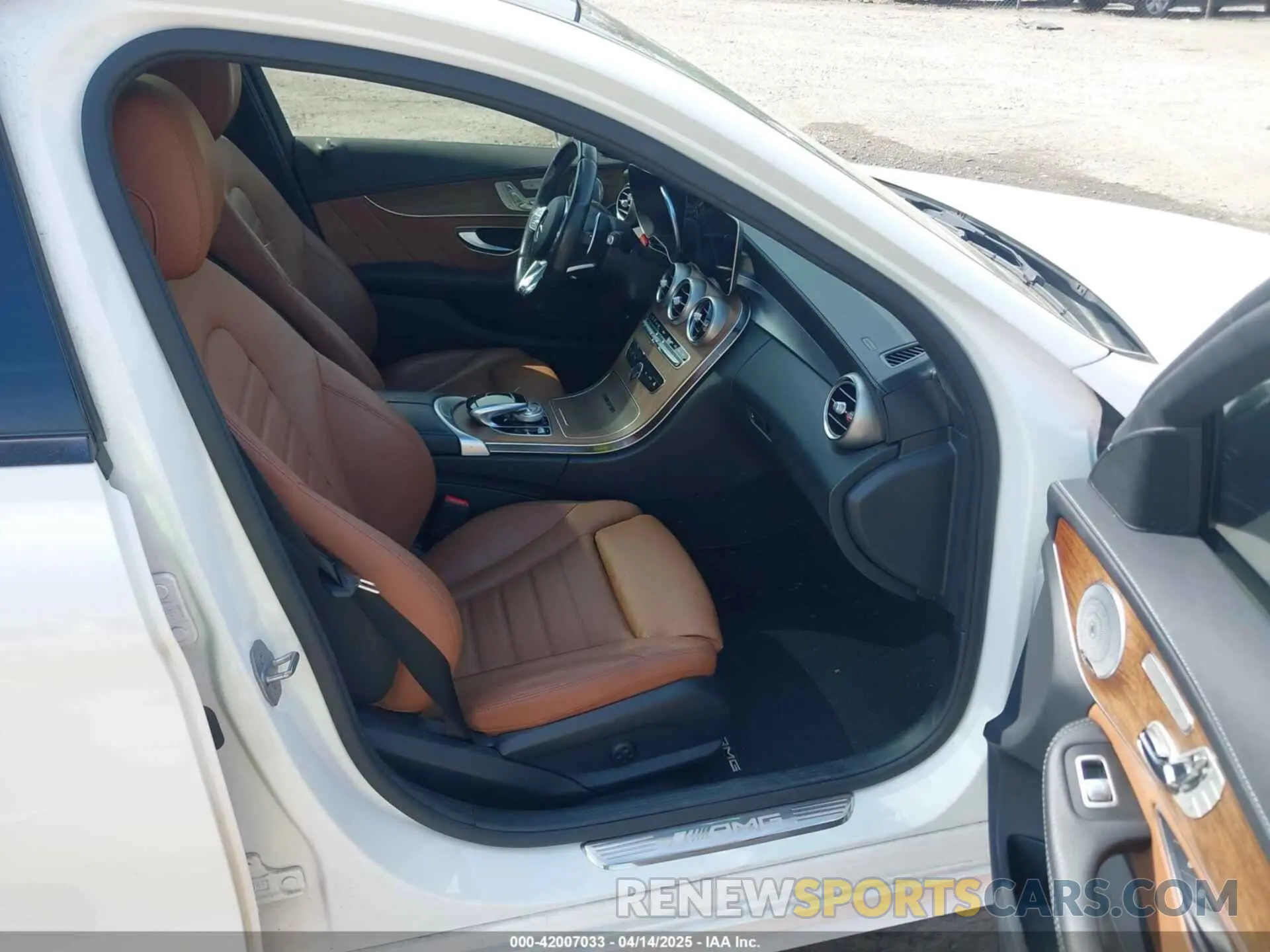 5 fotografías del automóvil dañado 55SWF6EB6KU304488 MERCEDES-BENZ AMG C 43 2019