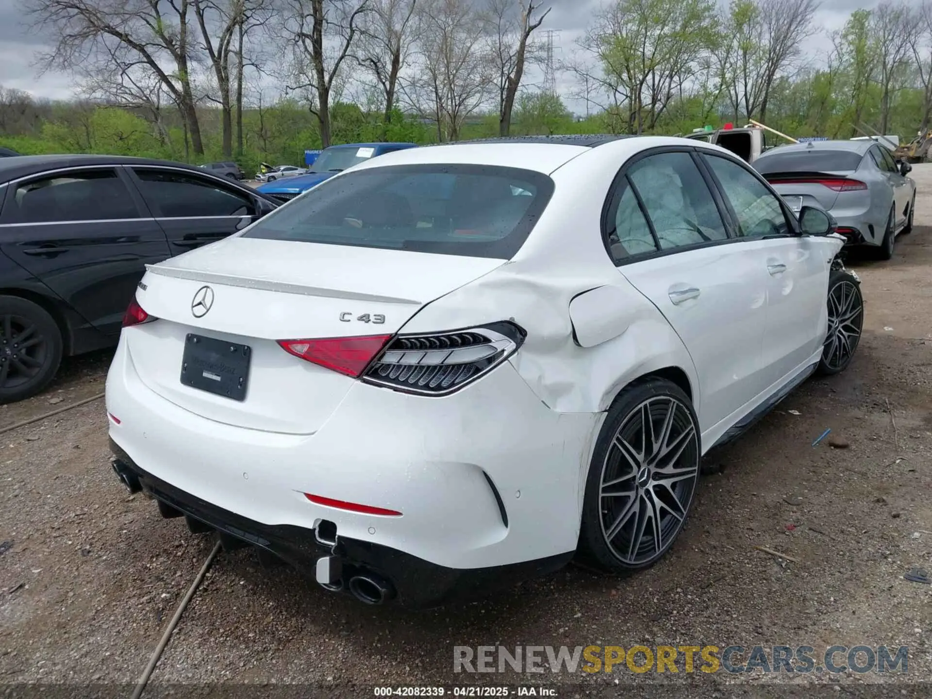 4 fotografías del automóvil dañado W1KAF8HB0RR212189 MERCEDES-BENZ AMG C 43 2024