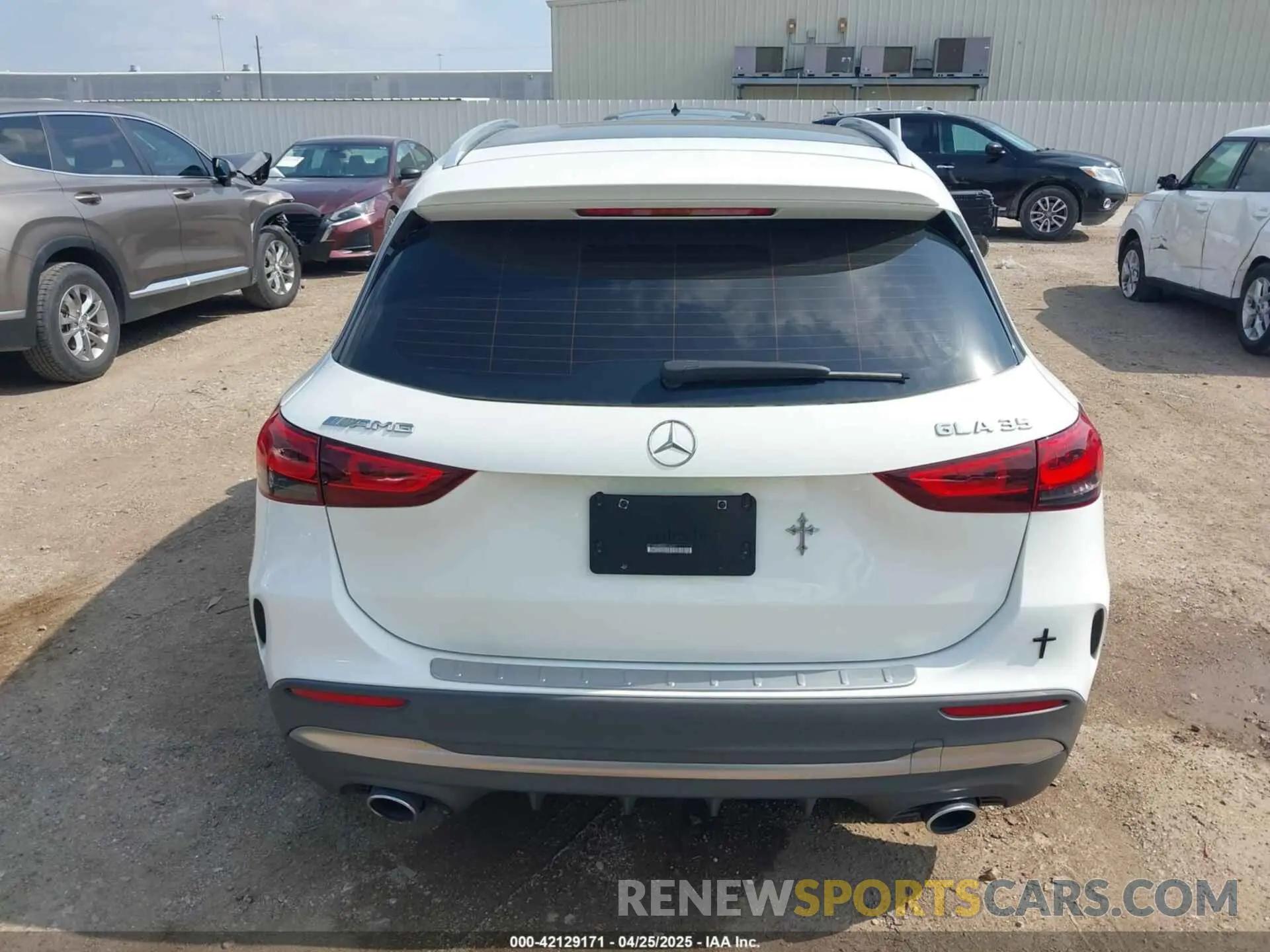 15 fotografías del automóvil dañado W1N4N5BB3MJ134251 MERCEDES-BENZ AMG GLA 35 2021
