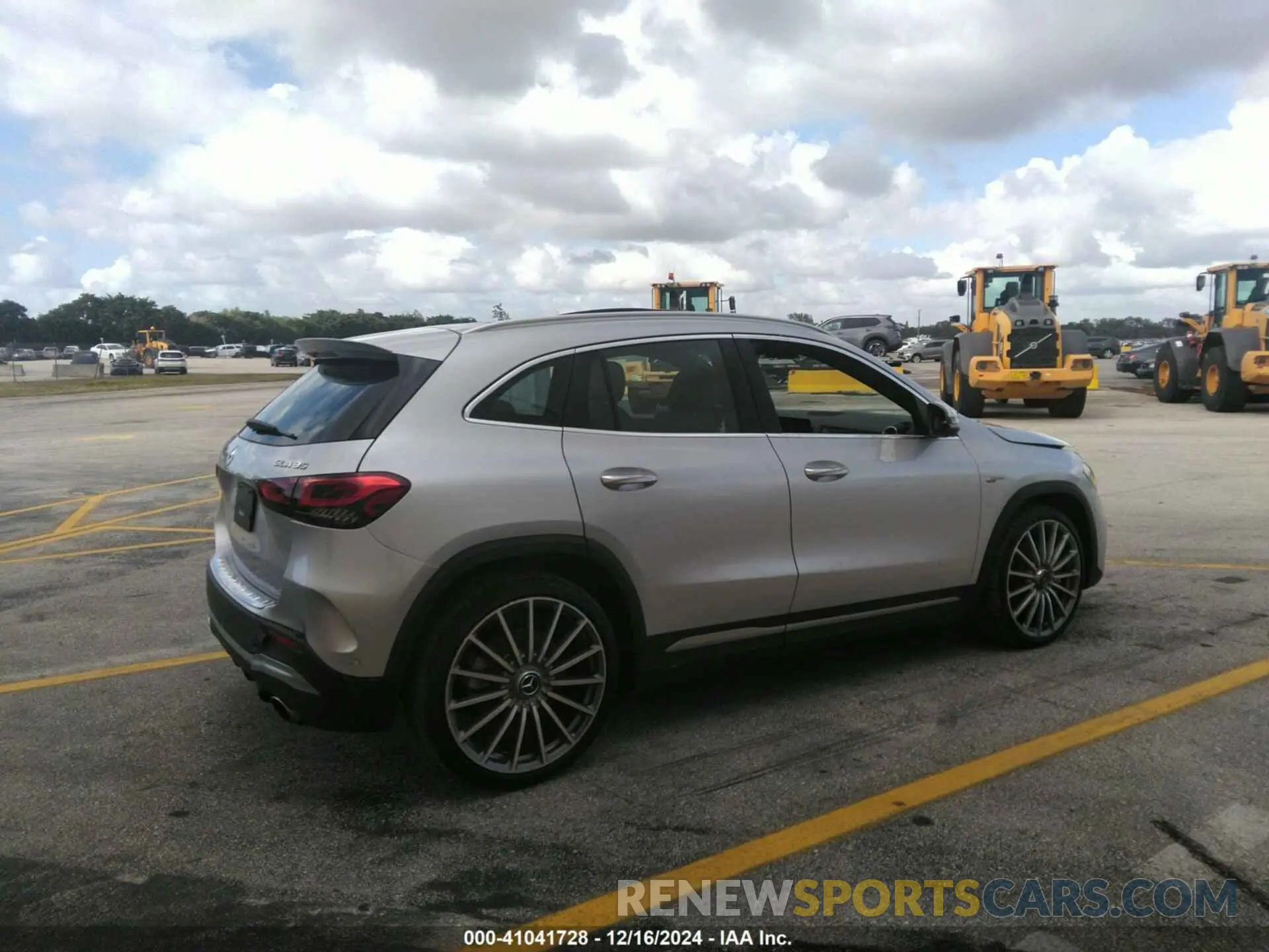 13 fotografías del automóvil dañado W1N4N5BB1NJ408337 MERCEDES-BENZ AMG GLA 35 2022