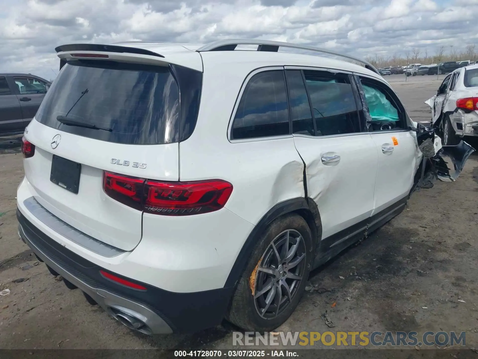 4 fotografías del automóvil dañado W1N4M5BBXPW331086 MERCEDES-BENZ AMG GLB 35 2023