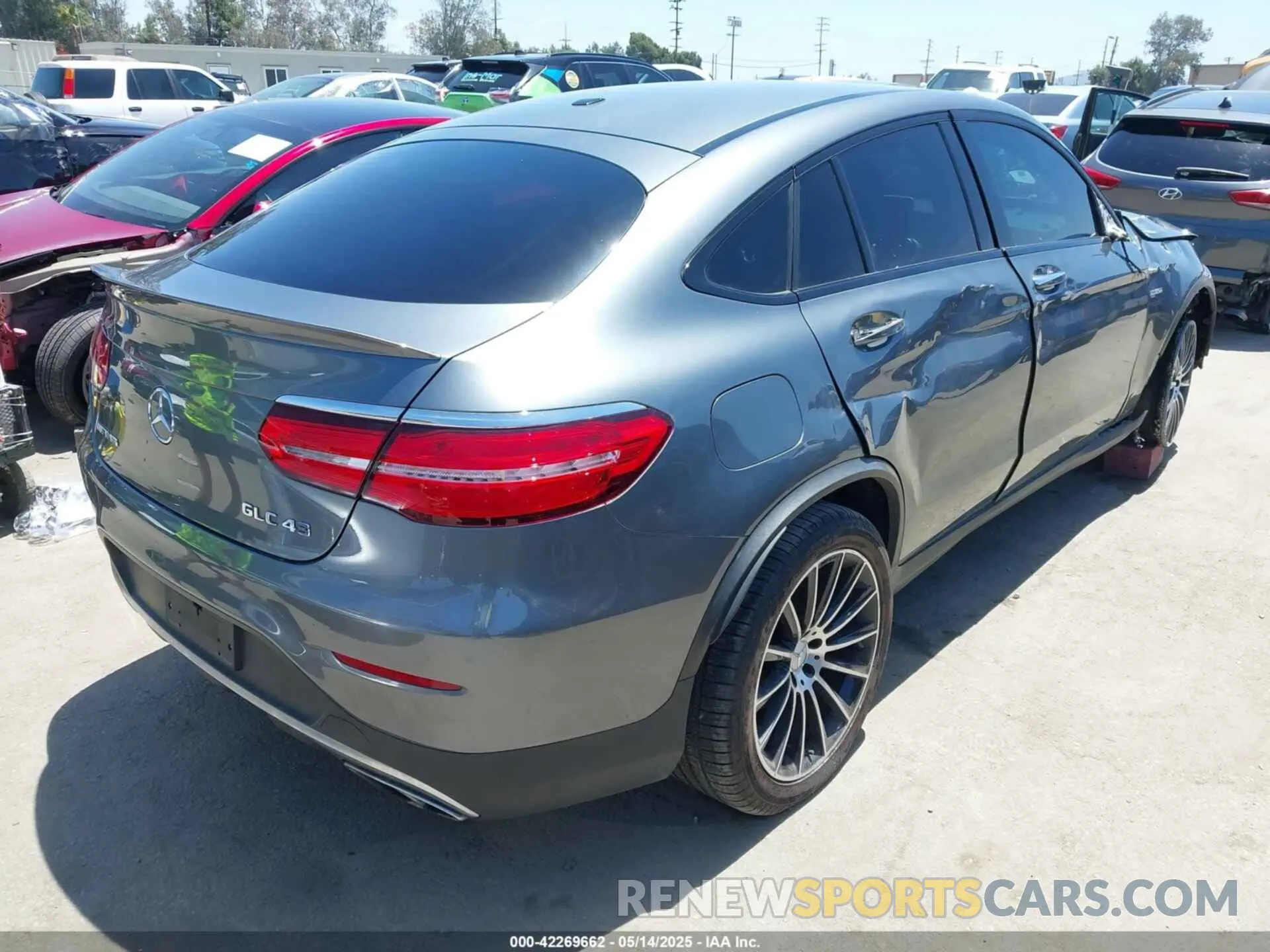 4 fotografías del automóvil dañado WDC0J6EBXKF596349 MERCEDES-BENZ AMG GLC 43 COUPE 2019