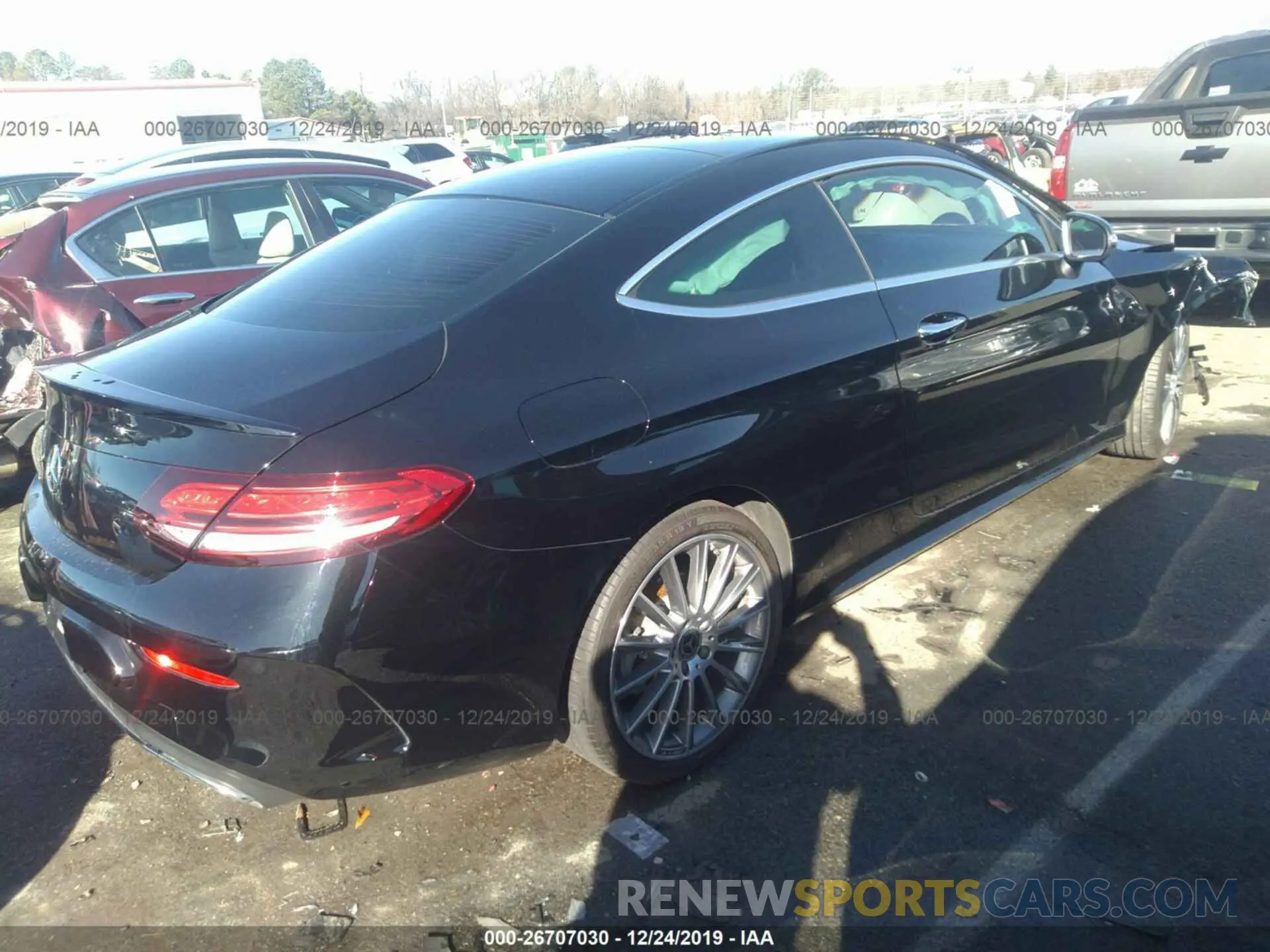 4 fotografías del automóvil dañado WDDWJ8DB7KF839635 MERCEDES-BENZ C 2019