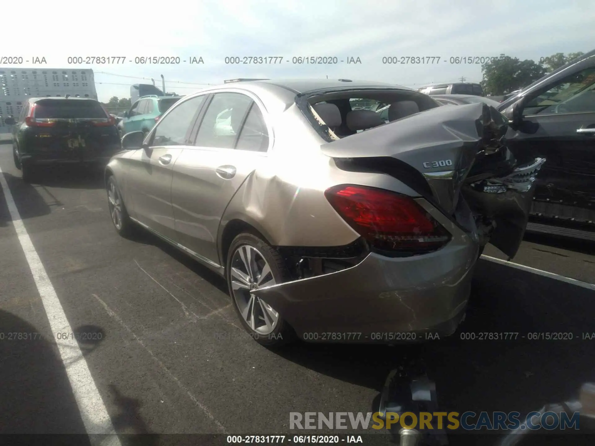3 fotografías del automóvil dañado W1KWF8EB6LR569975 MERCEDES-BENZ C 2020