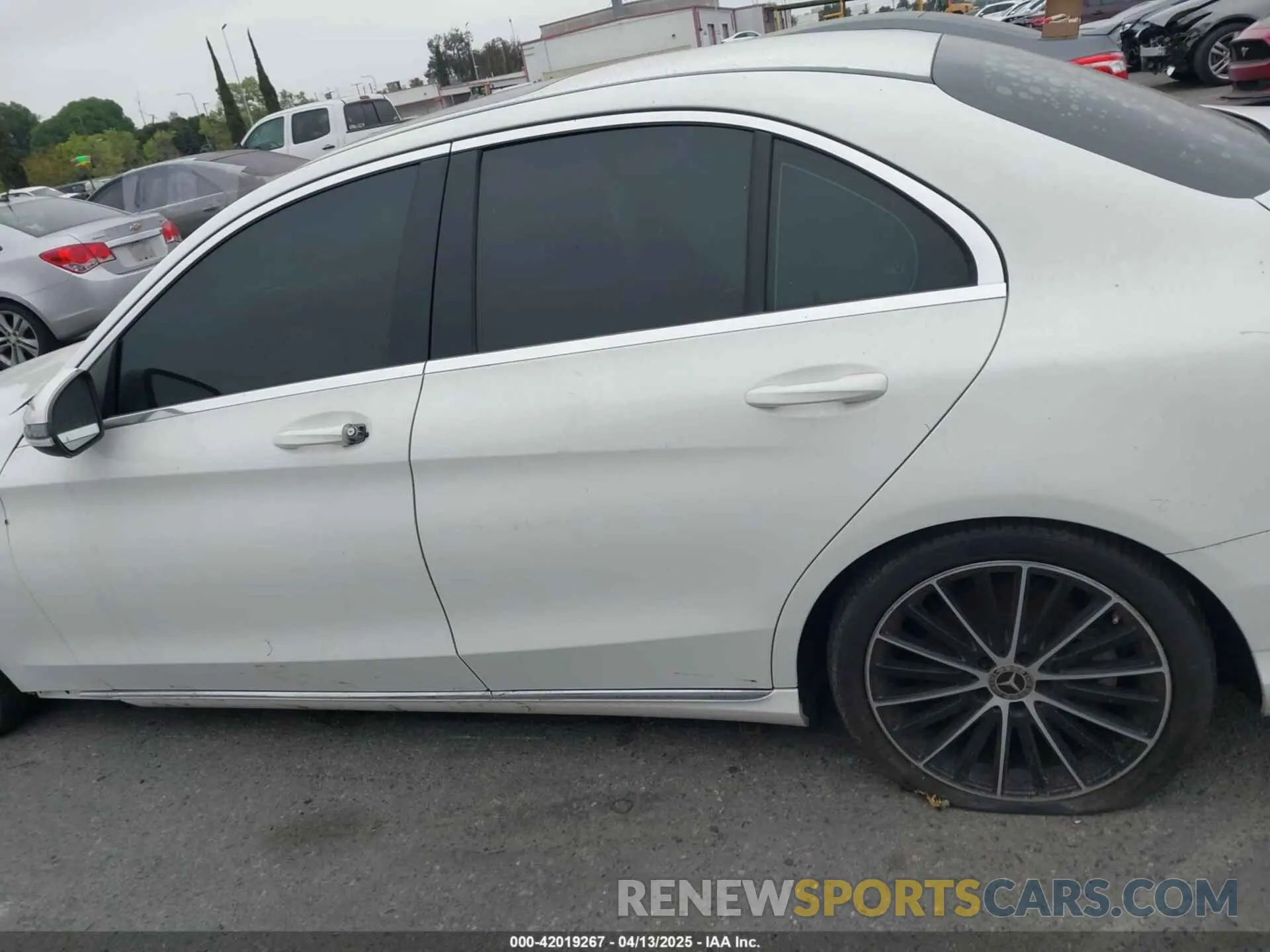 14 fotografías del automóvil dañado 55SWF8DB0KU290584 MERCEDES-BENZ C 300 2019