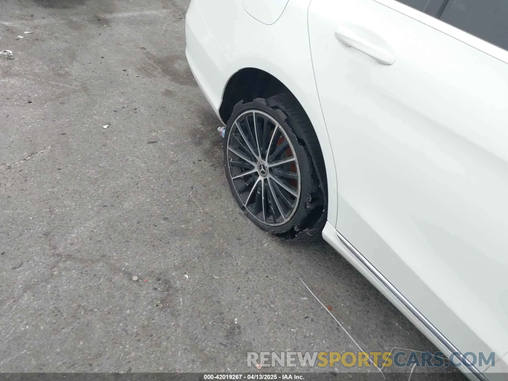 17 fotografías del automóvil dañado 55SWF8DB0KU290584 MERCEDES-BENZ C 300 2019