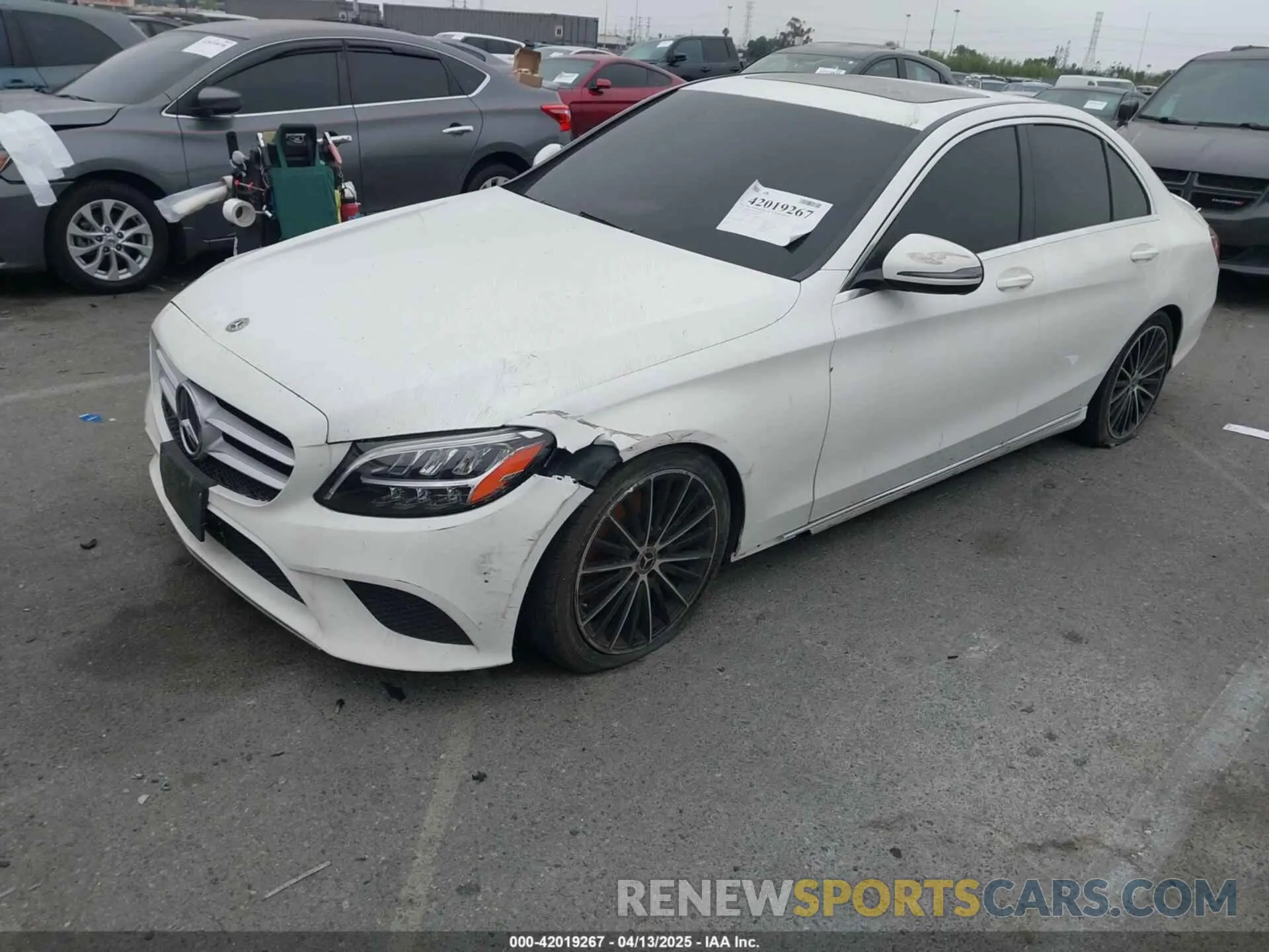 2 fotografías del automóvil dañado 55SWF8DB0KU290584 MERCEDES-BENZ C 300 2019