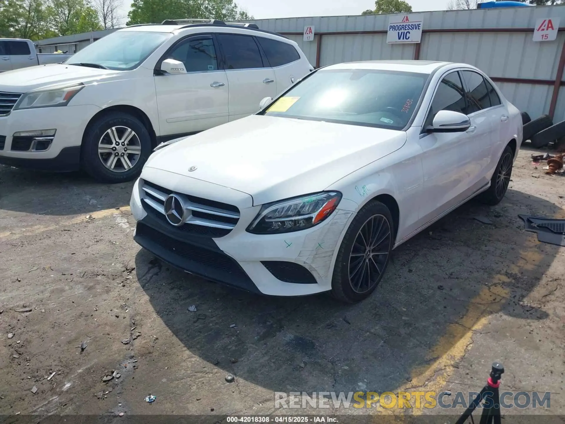 2 fotografías del automóvil dañado 55SWF8DB0KU308453 MERCEDES-BENZ C 300 2019