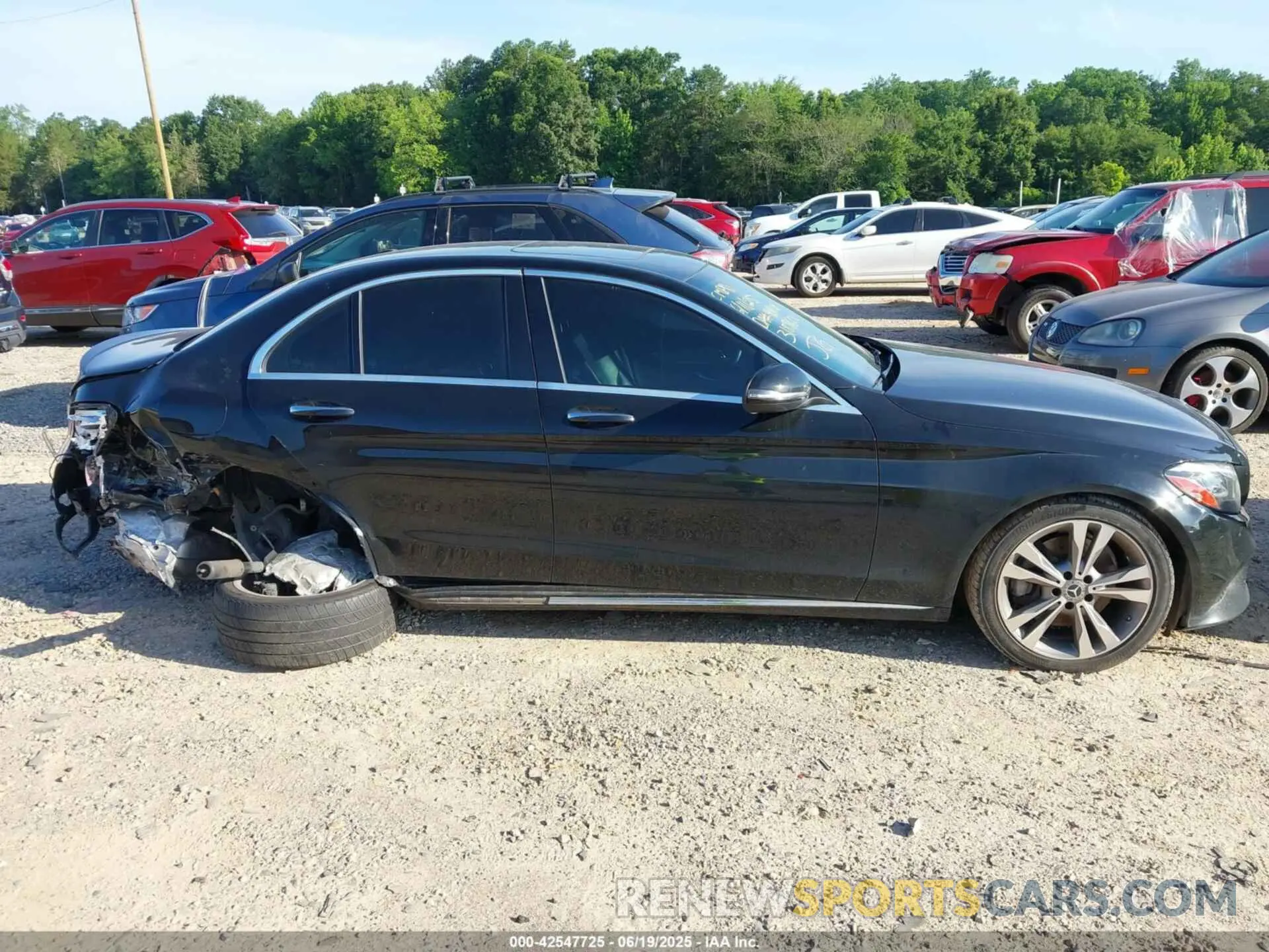 13 fotografías del automóvil dañado 55SWF8DB1KU318960 MERCEDES-BENZ C 300 2019