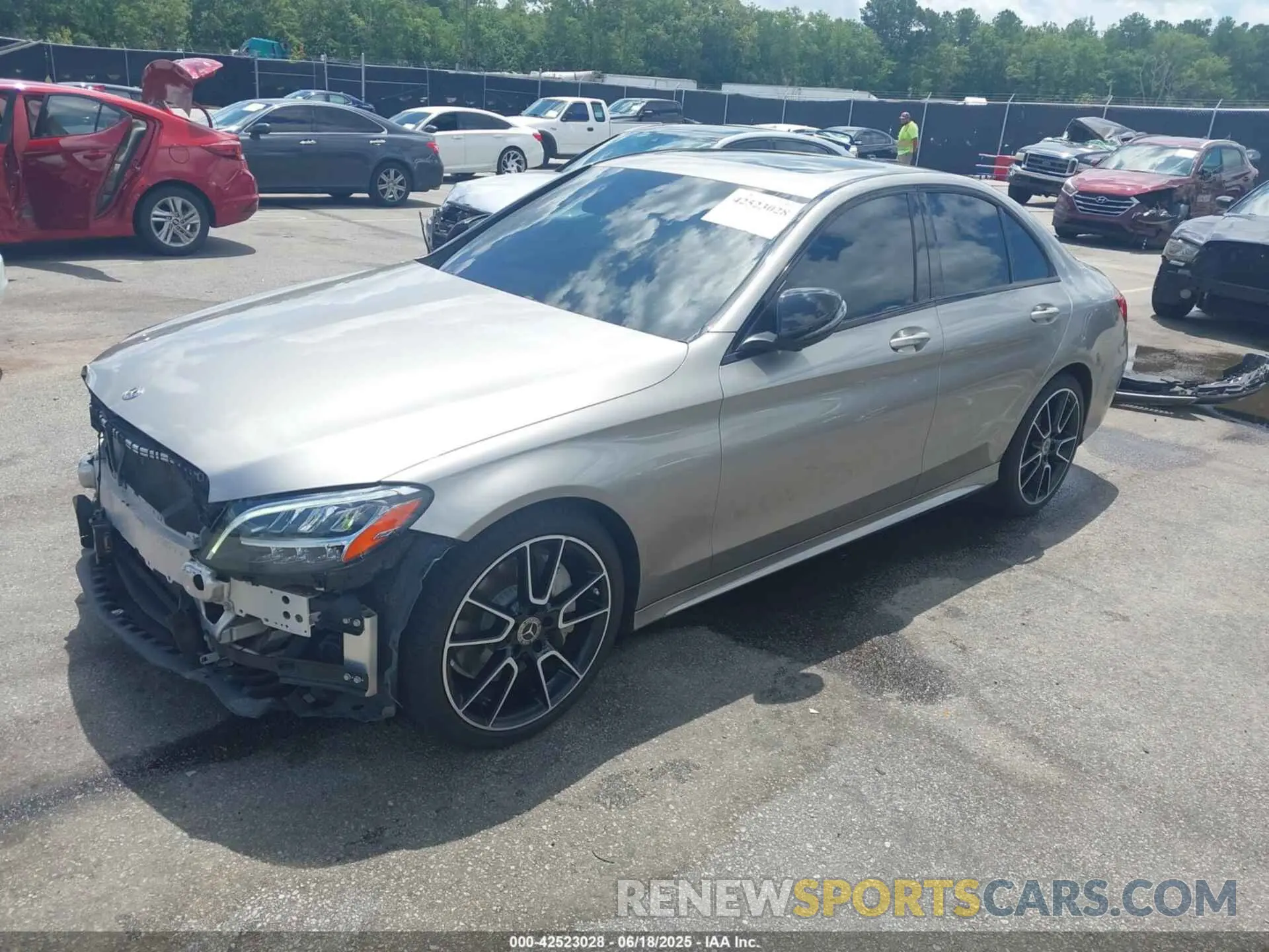 2 fotografías del automóvil dañado 55SWF8DB1KU319865 MERCEDES-BENZ C 300 2019