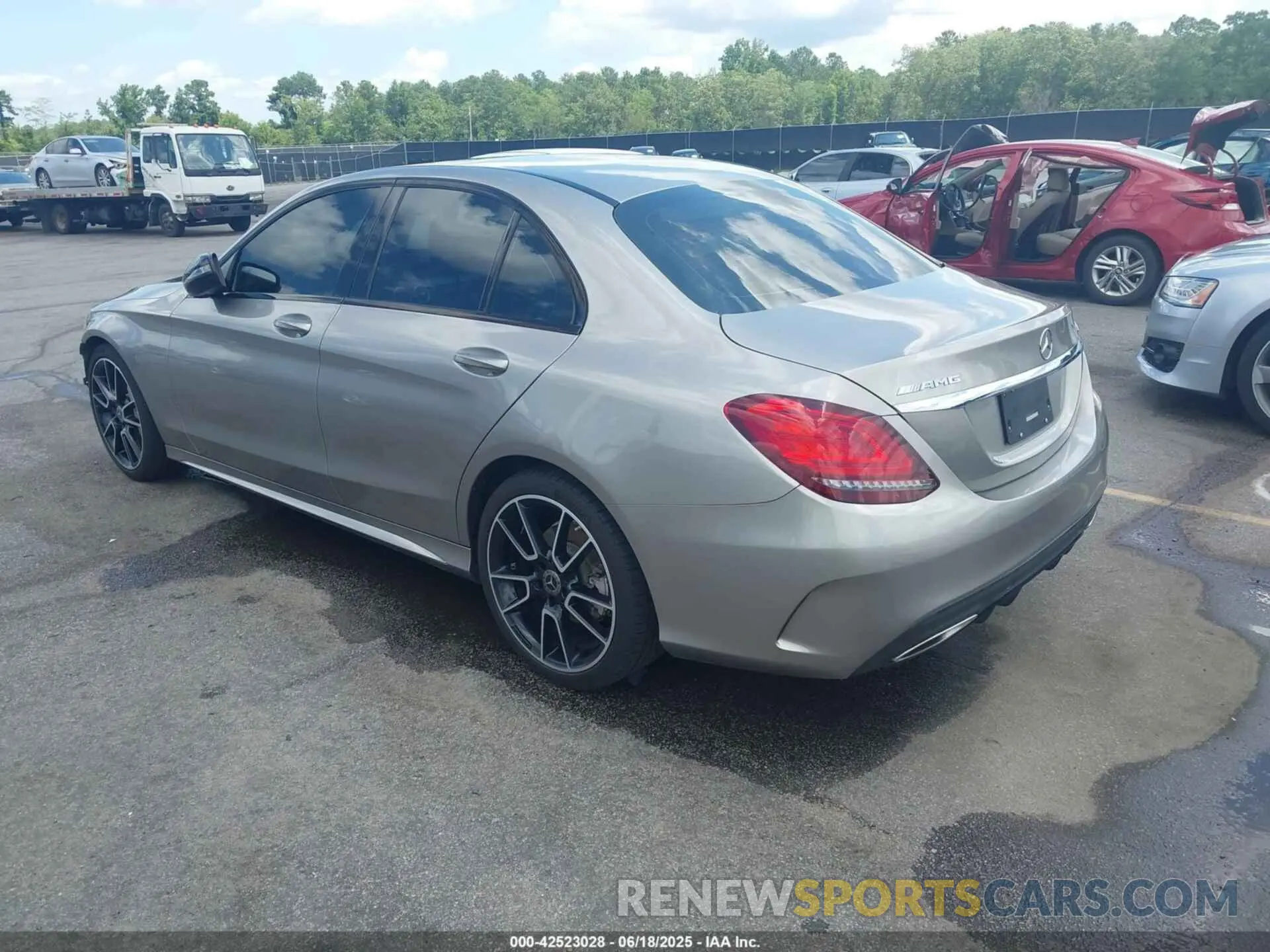 3 fotografías del automóvil dañado 55SWF8DB1KU319865 MERCEDES-BENZ C 300 2019