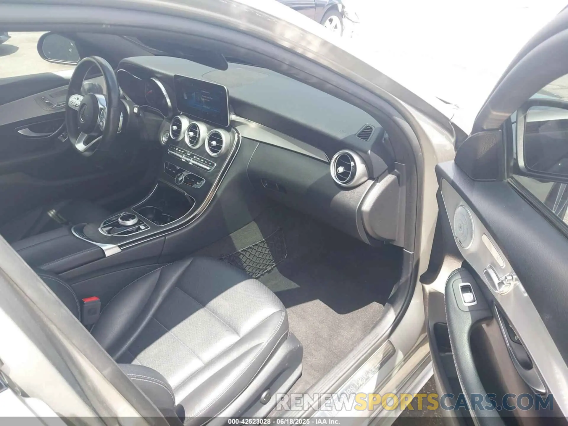 5 fotografías del automóvil dañado 55SWF8DB1KU319865 MERCEDES-BENZ C 300 2019