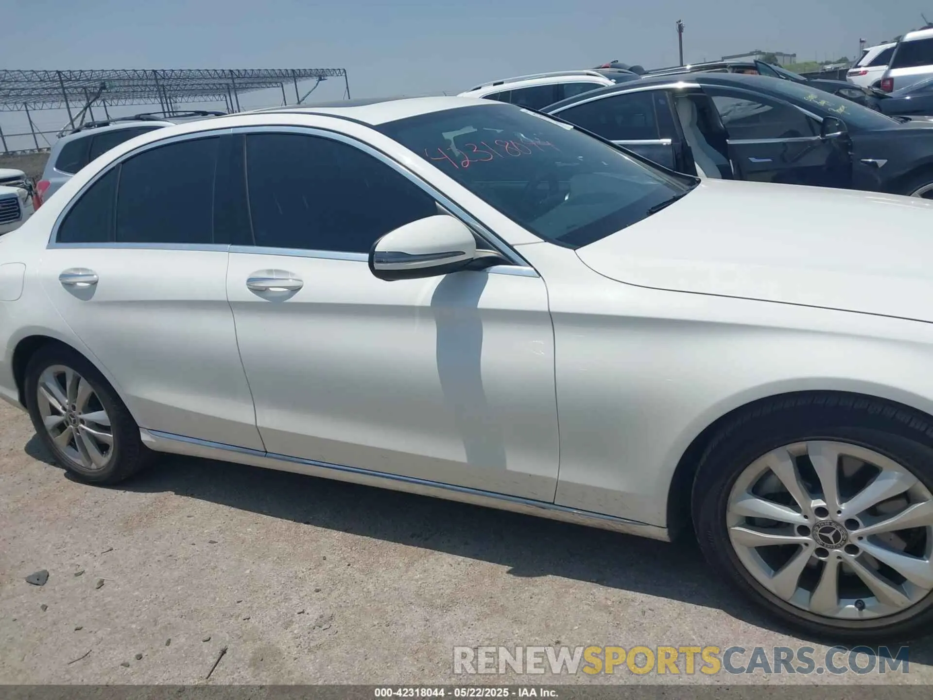 13 fotografías del automóvil dañado 55SWF8DB3KU304610 MERCEDES-BENZ C 300 2019
