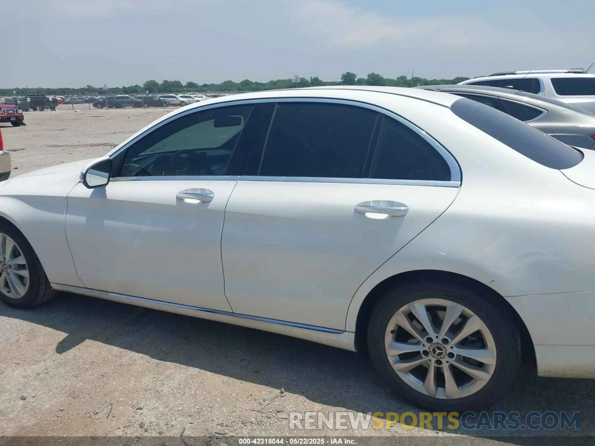 14 fotografías del automóvil dañado 55SWF8DB3KU304610 MERCEDES-BENZ C 300 2019