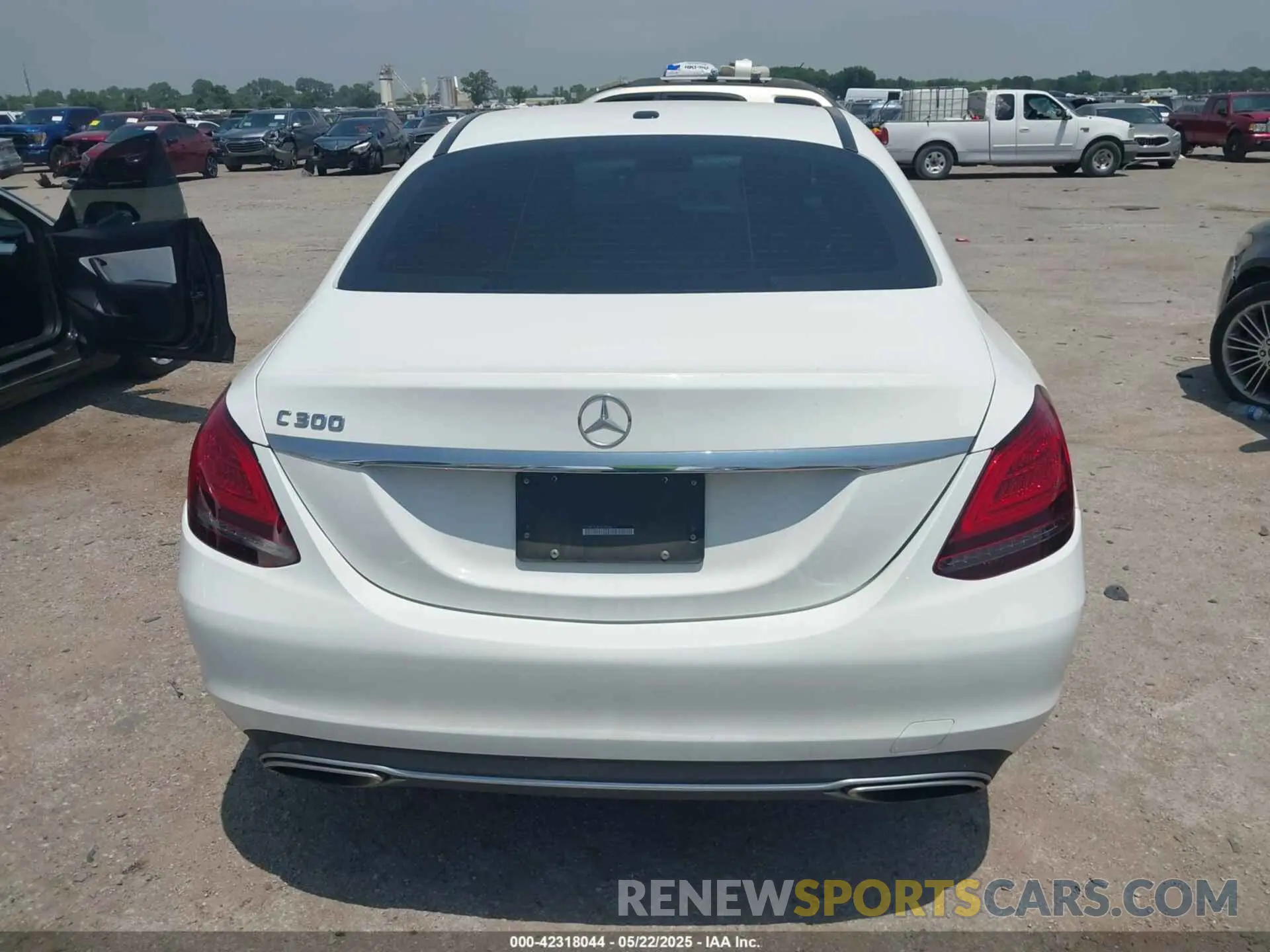 16 fotografías del automóvil dañado 55SWF8DB3KU304610 MERCEDES-BENZ C 300 2019