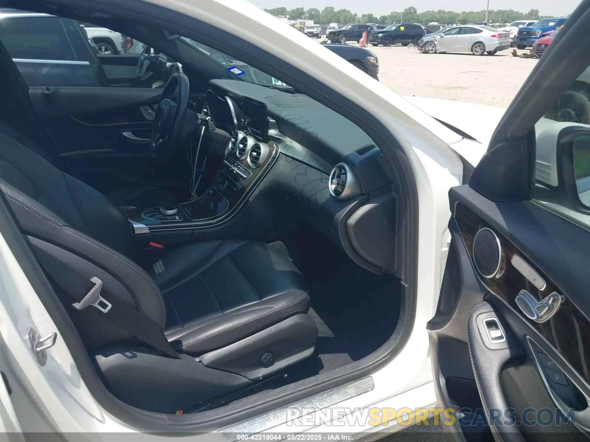 5 fotografías del automóvil dañado 55SWF8DB3KU304610 MERCEDES-BENZ C 300 2019