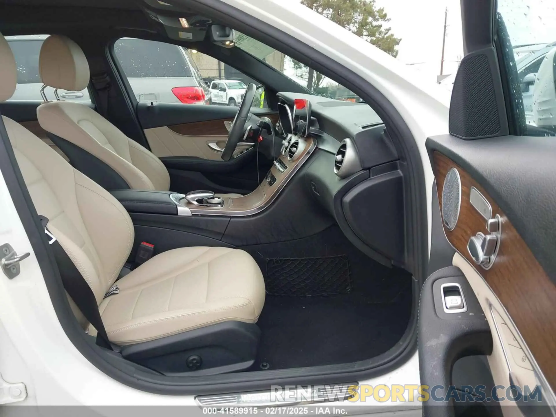 5 fotografías del automóvil dañado 55SWF8DB3KU314103 MERCEDES-BENZ C 300 2019