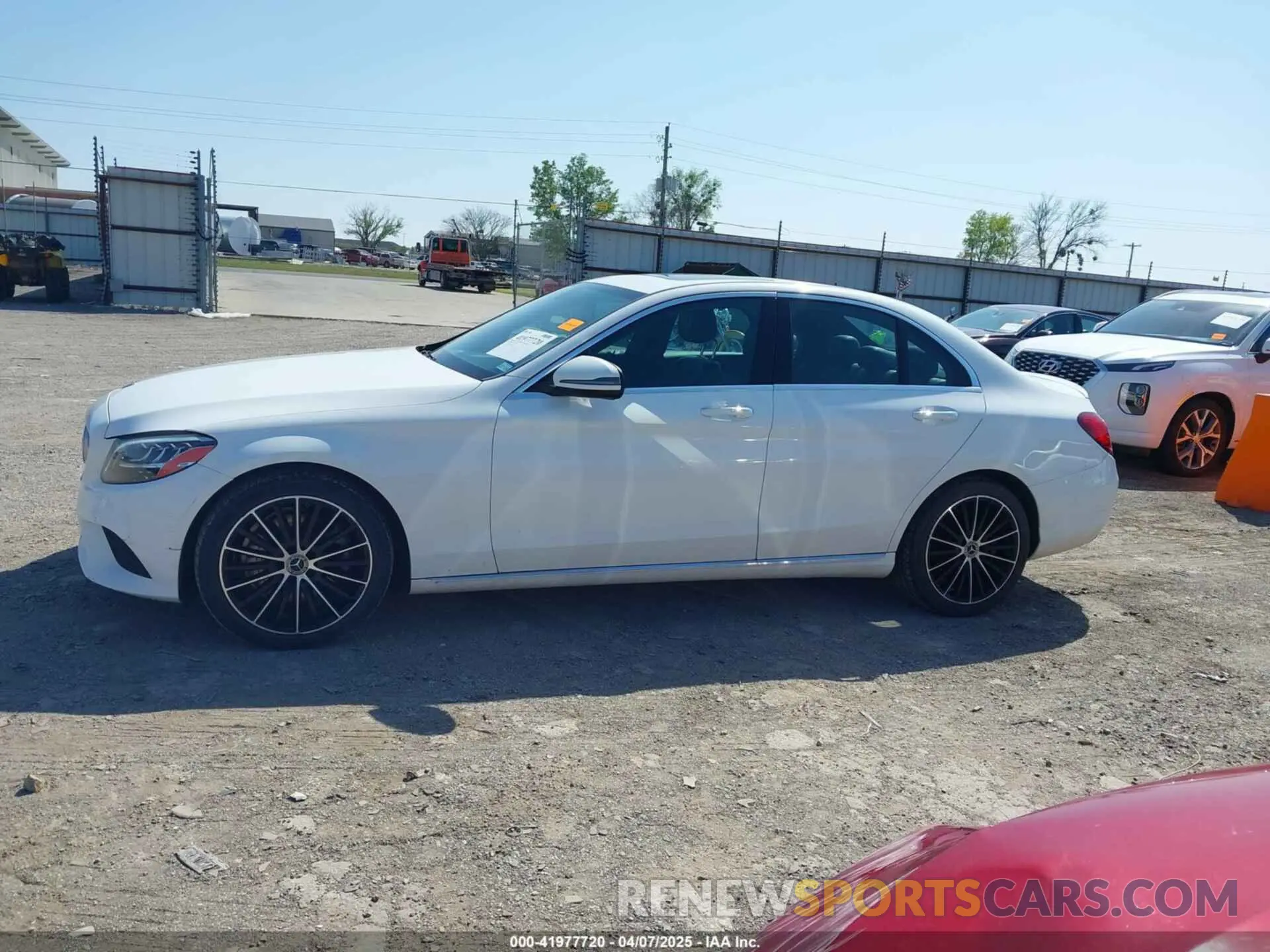 14 fotografías del automóvil dañado 55SWF8DB4KU285419 MERCEDES-BENZ C 300 2019