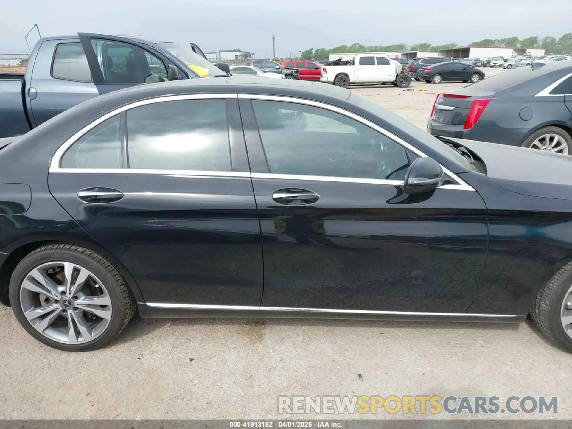 13 fotografías del automóvil dañado 55SWF8DB5KU311624 MERCEDES-BENZ C 300 2019