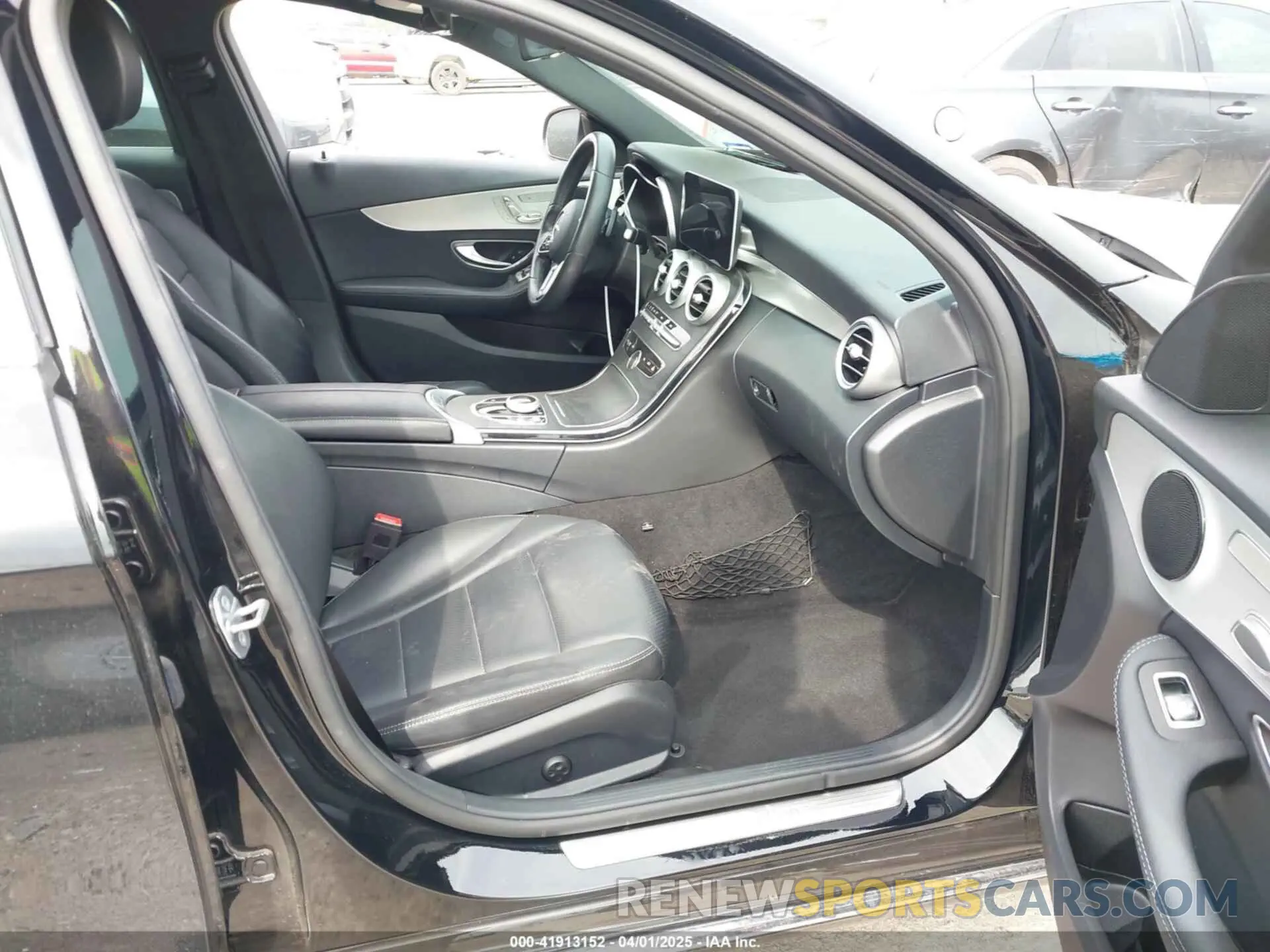 5 fotografías del automóvil dañado 55SWF8DB5KU311624 MERCEDES-BENZ C 300 2019