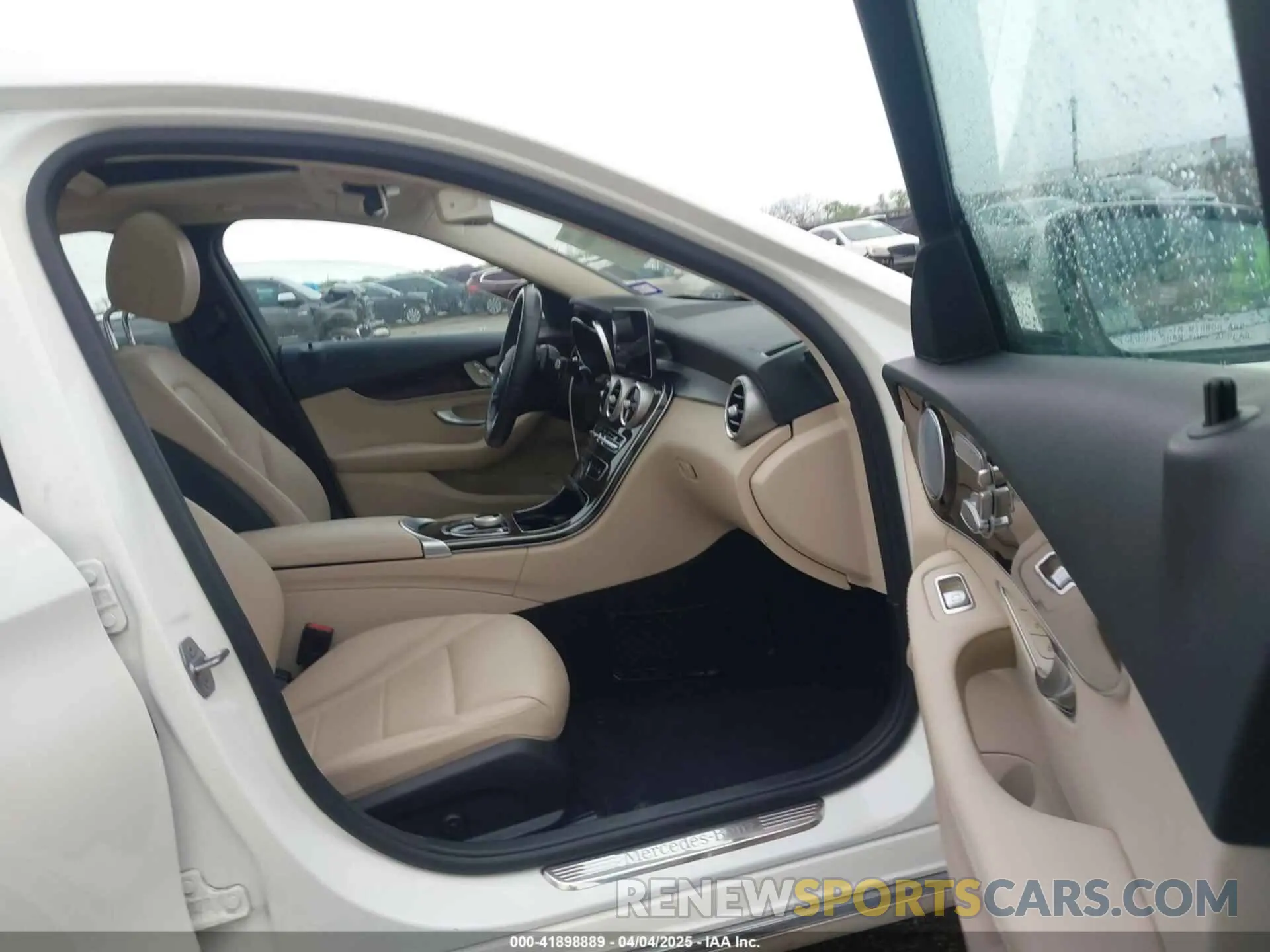 5 fotografías del automóvil dañado 55SWF8DB6KU297202 MERCEDES-BENZ C 300 2019