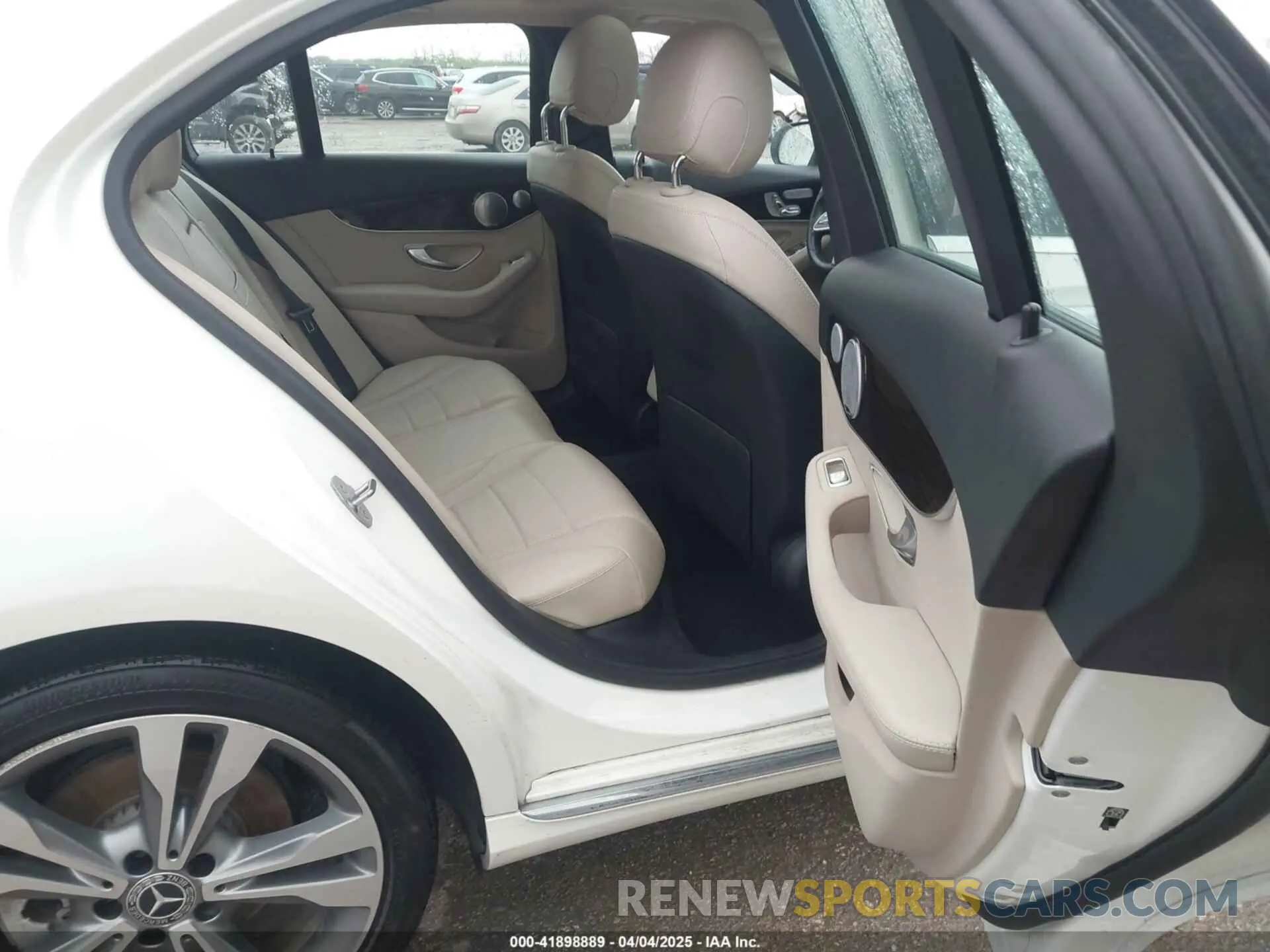 8 fotografías del automóvil dañado 55SWF8DB6KU297202 MERCEDES-BENZ C 300 2019