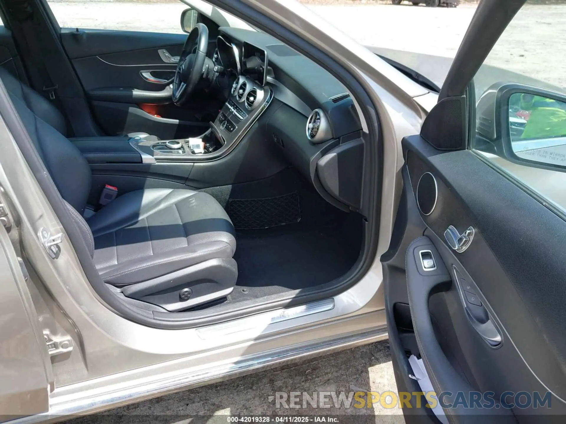 5 fotografías del automóvil dañado 55SWF8DB7KU285916 MERCEDES-BENZ C 300 2019