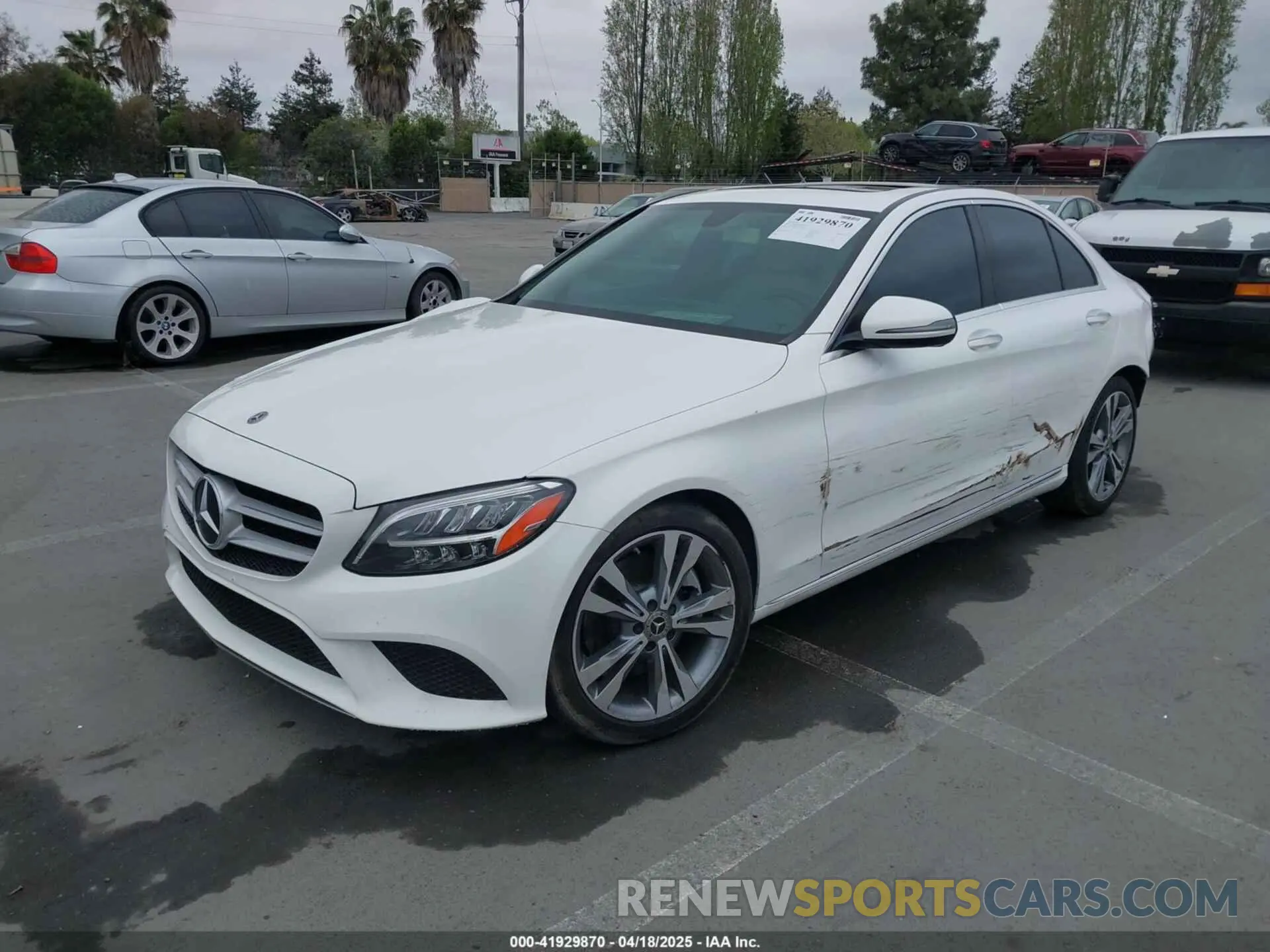 2 fotografías del automóvil dañado 55SWF8DB7KU299640 MERCEDES-BENZ C 300 2019