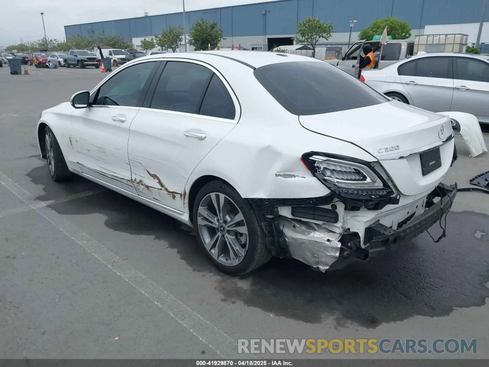 3 fotografías del automóvil dañado 55SWF8DB7KU299640 MERCEDES-BENZ C 300 2019