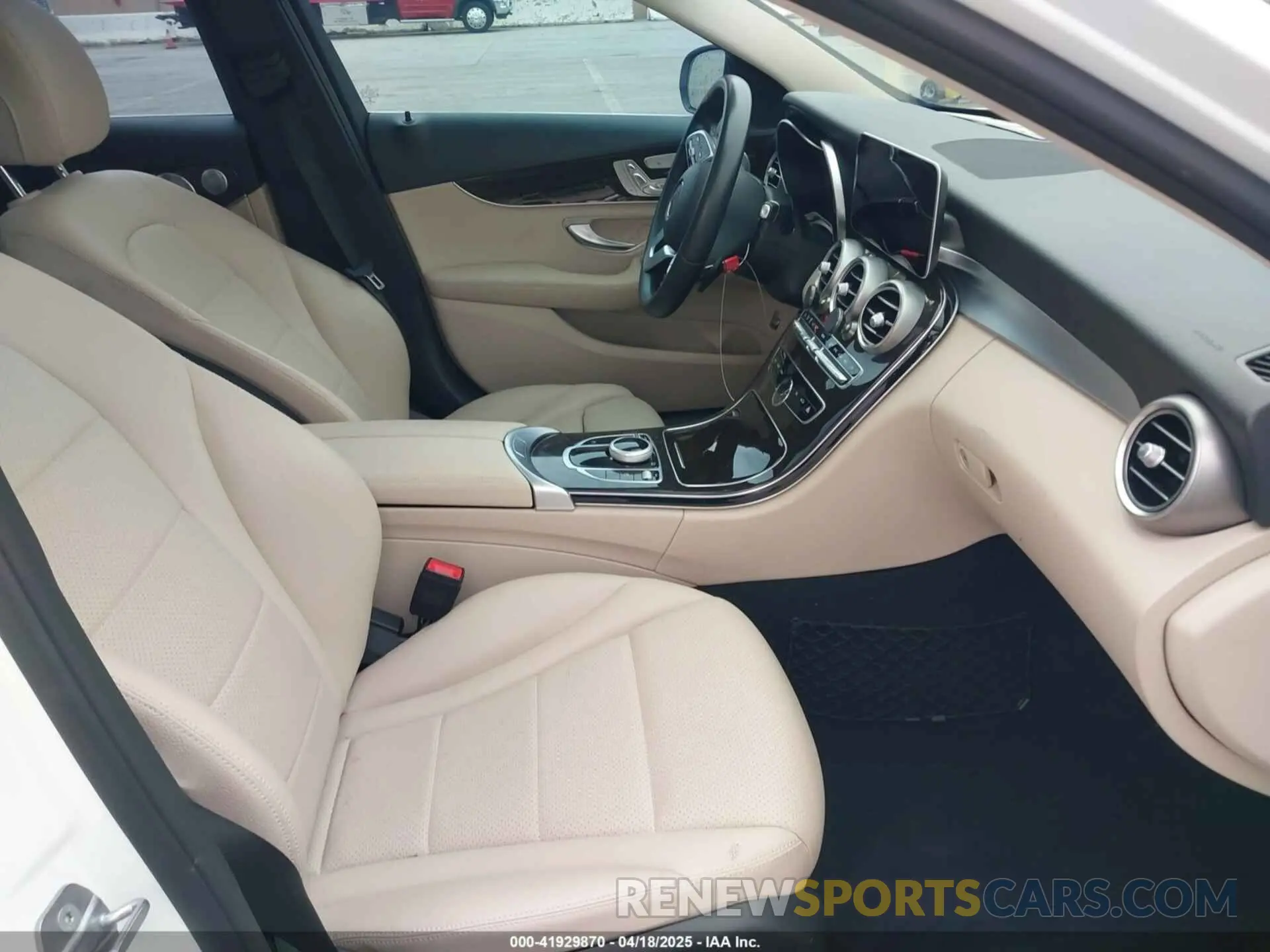 5 fotografías del automóvil dañado 55SWF8DB7KU299640 MERCEDES-BENZ C 300 2019