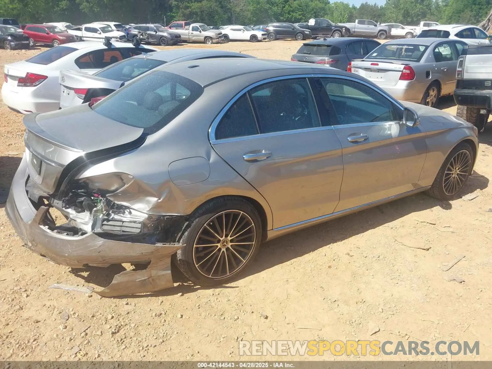 4 fotografías del automóvil dañado 55SWF8DB8KU308975 MERCEDES-BENZ C 300 2019