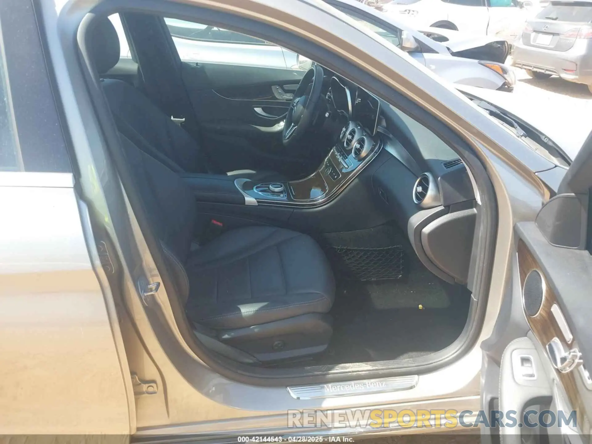 5 fotografías del automóvil dañado 55SWF8DB8KU308975 MERCEDES-BENZ C 300 2019
