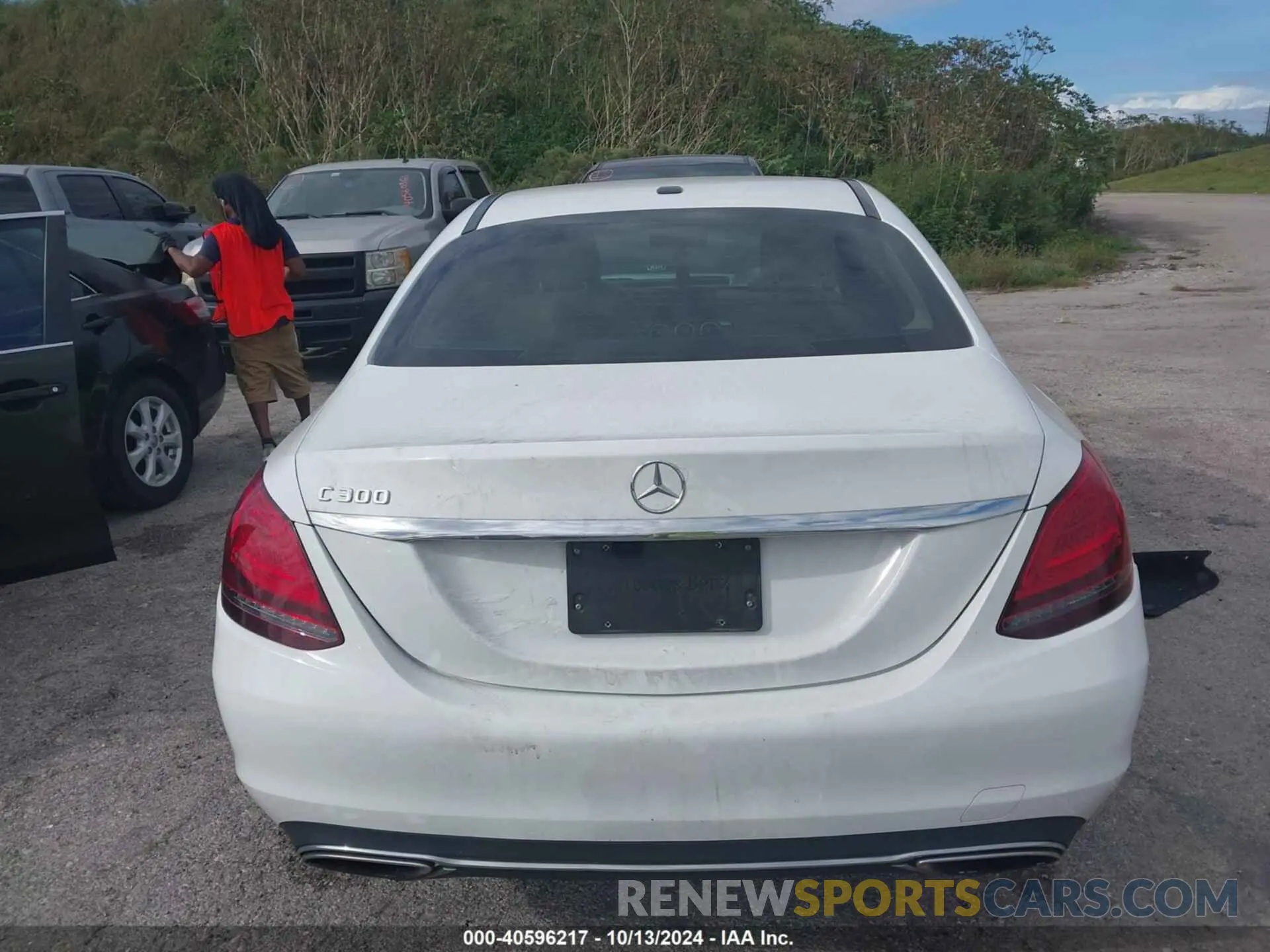 16 fotografías del automóvil dañado 55SWF8DB9KU311240 MERCEDES-BENZ C 300 2019