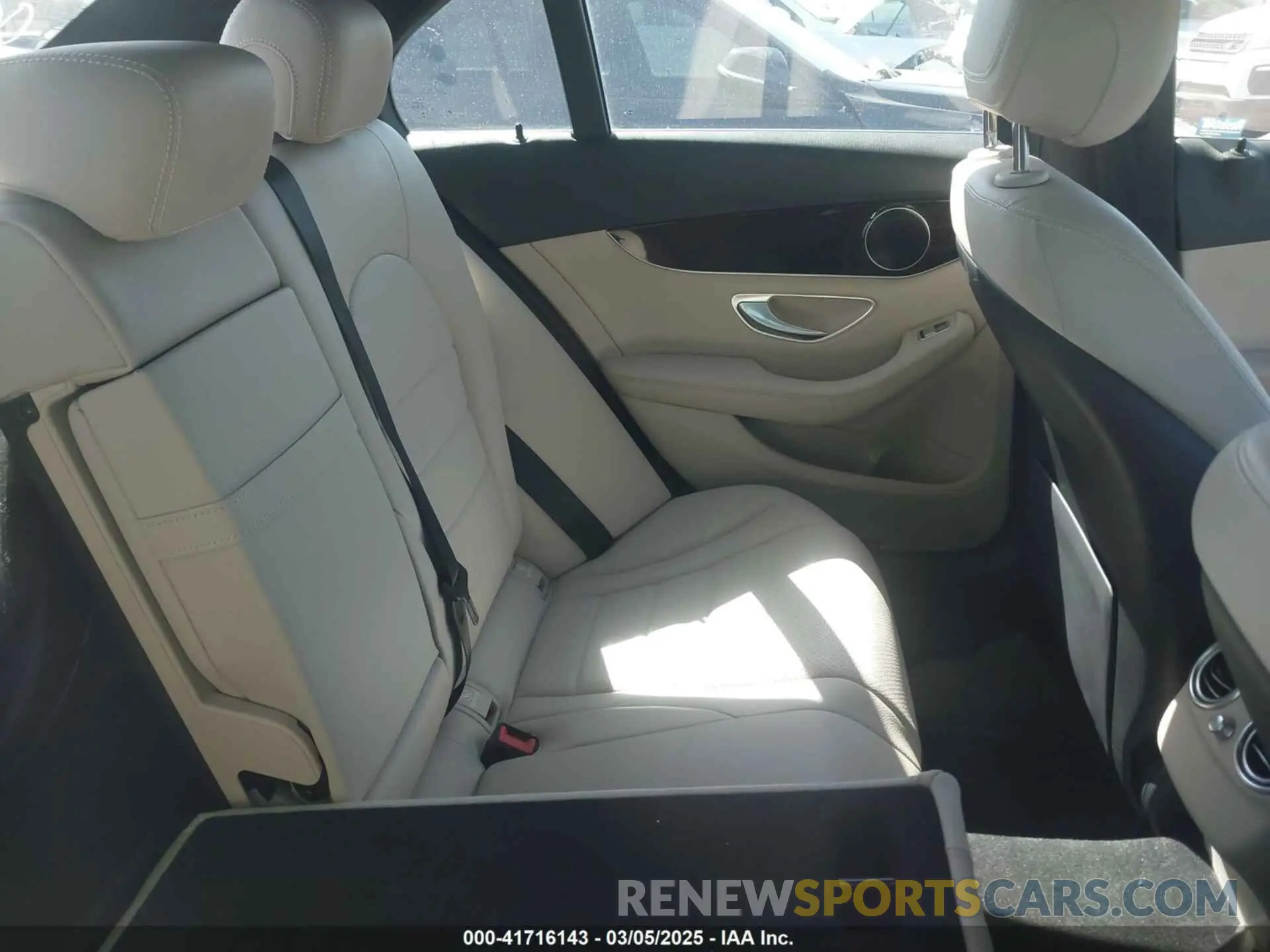 8 fotografías del automóvil dañado 55SWF8DBXKU310078 MERCEDES-BENZ C 300 2019