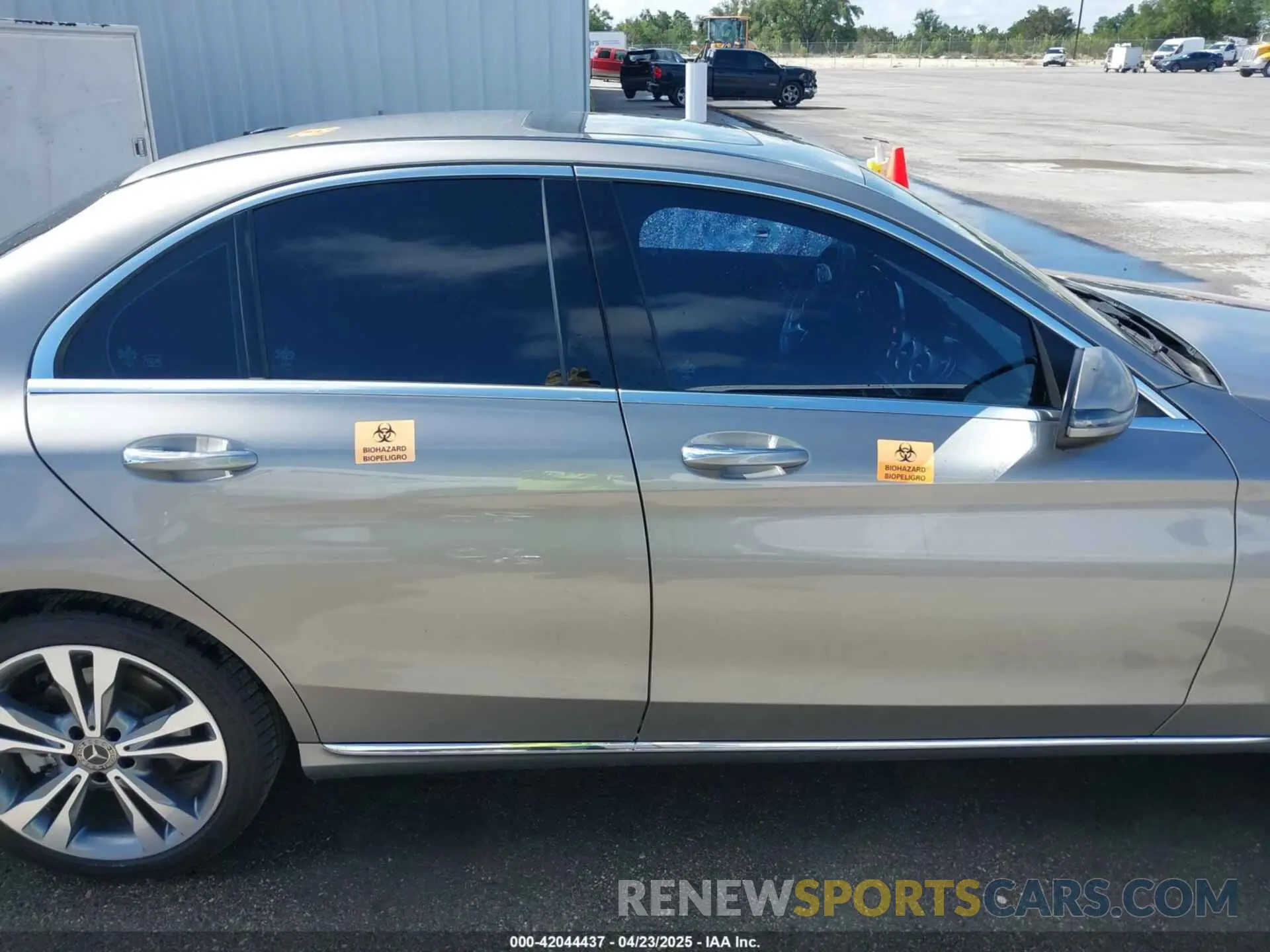 13 fotografías del automóvil dañado 55SWF8EB0KU314445 MERCEDES-BENZ C 300 2019
