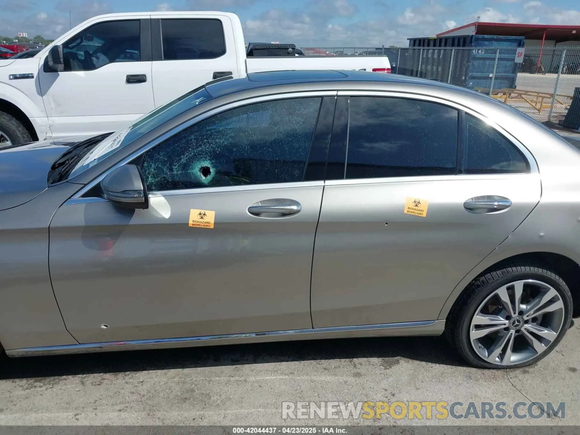 14 fotografías del automóvil dañado 55SWF8EB0KU314445 MERCEDES-BENZ C 300 2019