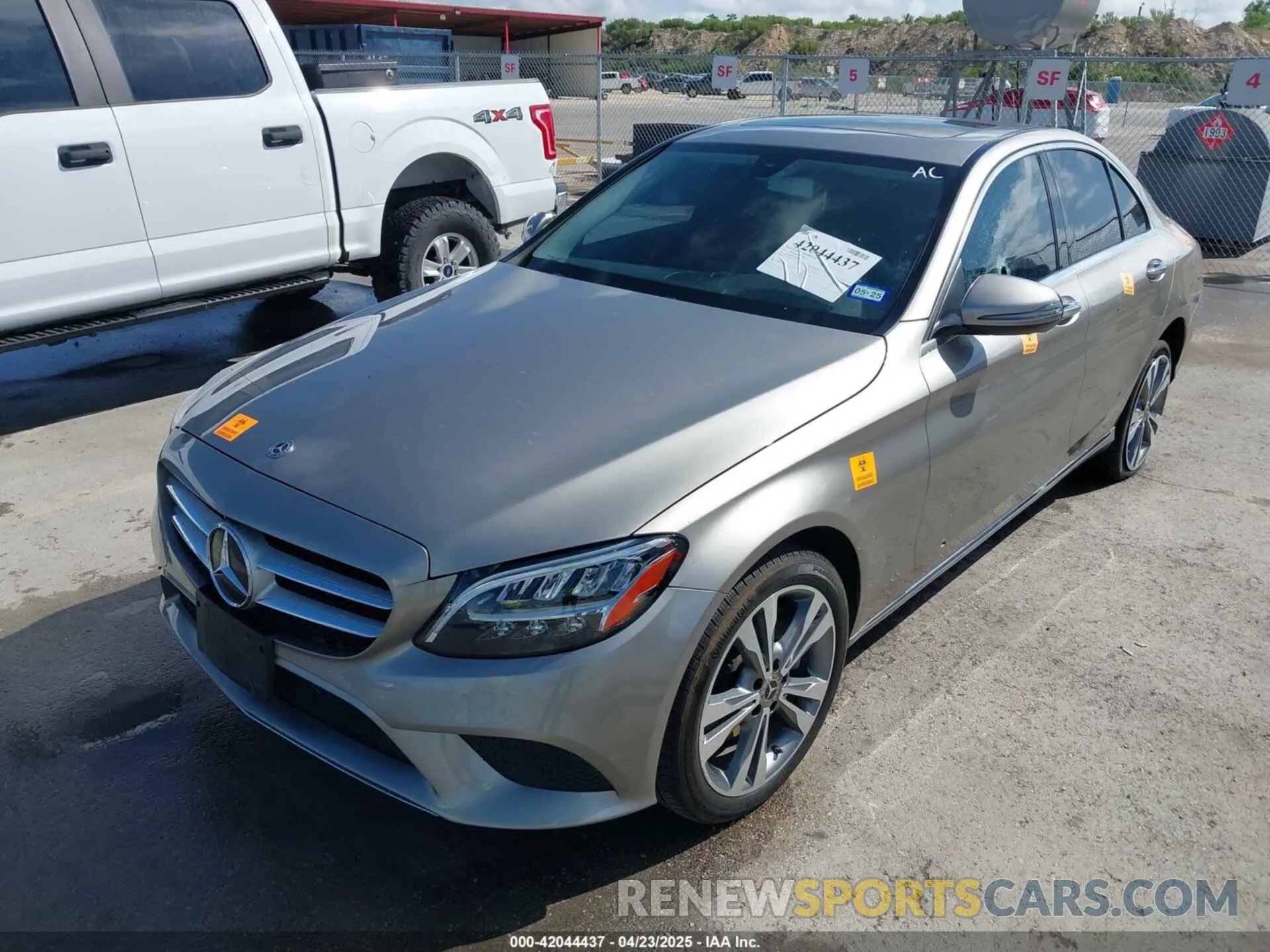 2 fotografías del automóvil dañado 55SWF8EB0KU314445 MERCEDES-BENZ C 300 2019