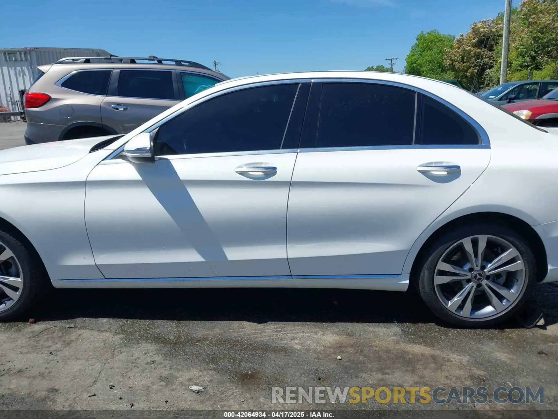 14 fotografías del automóvil dañado 55SWF8EB3KU297396 MERCEDES-BENZ C 300 2019