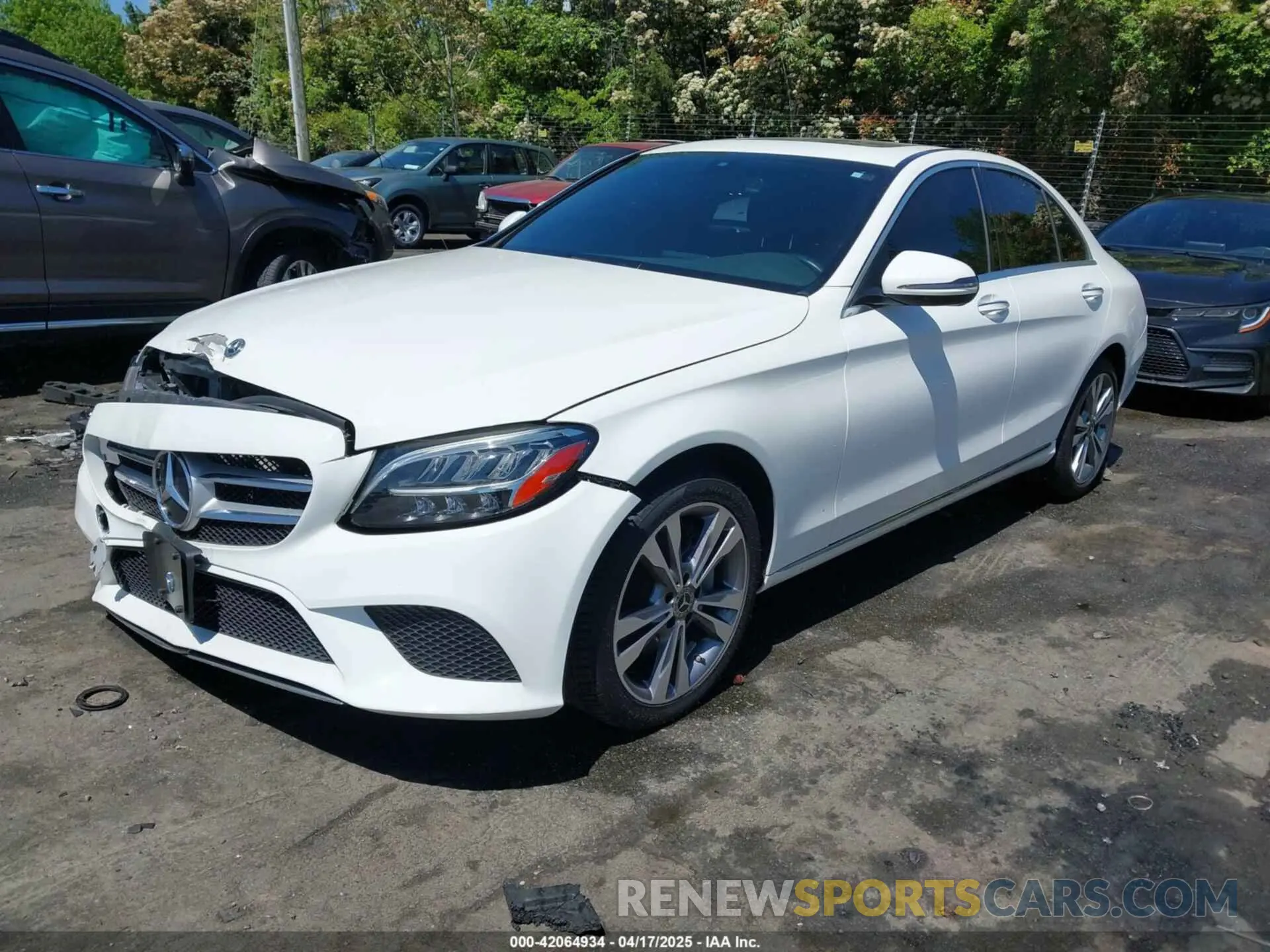 2 fotografías del automóvil dañado 55SWF8EB3KU297396 MERCEDES-BENZ C 300 2019